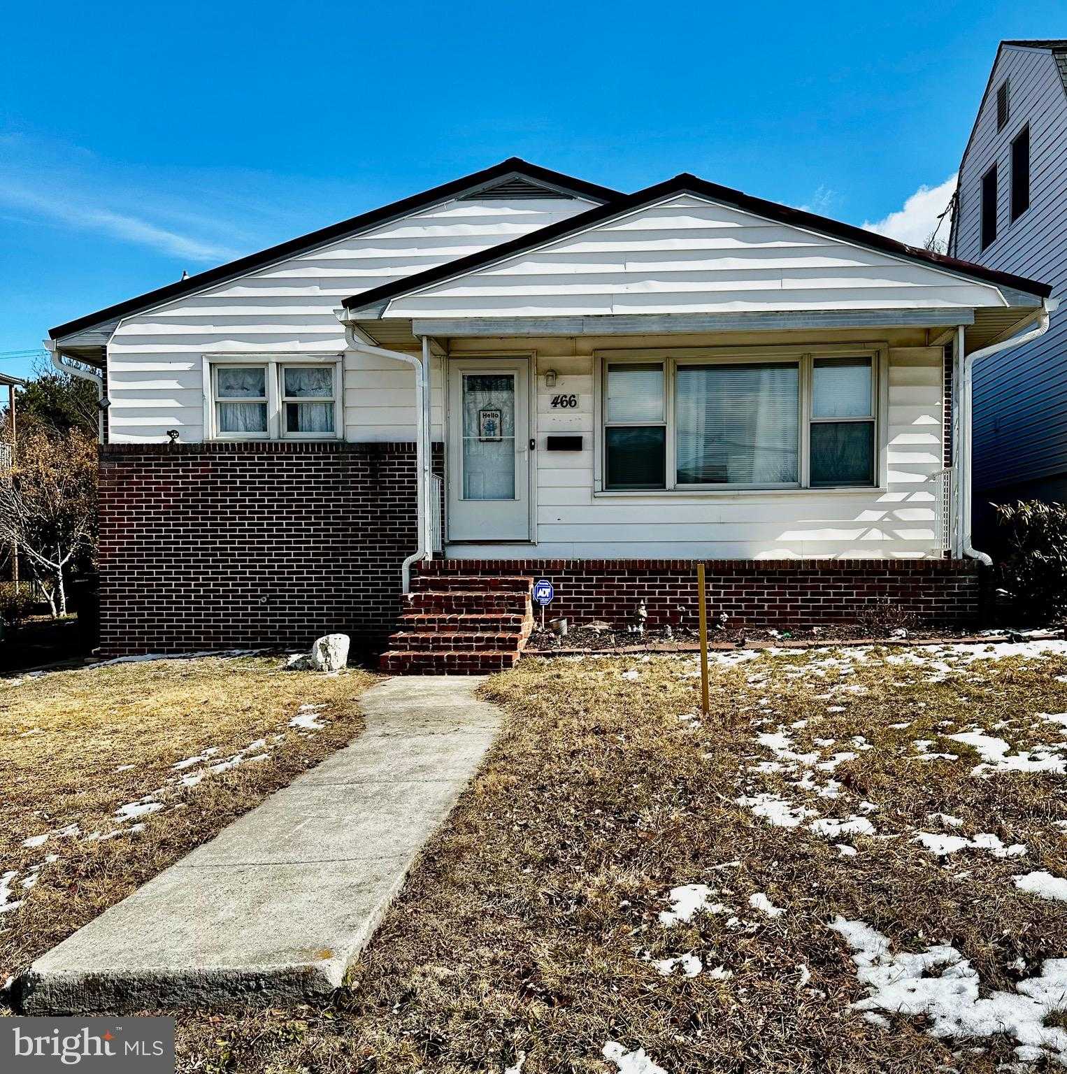 466 Pangborn Blvd photo 2