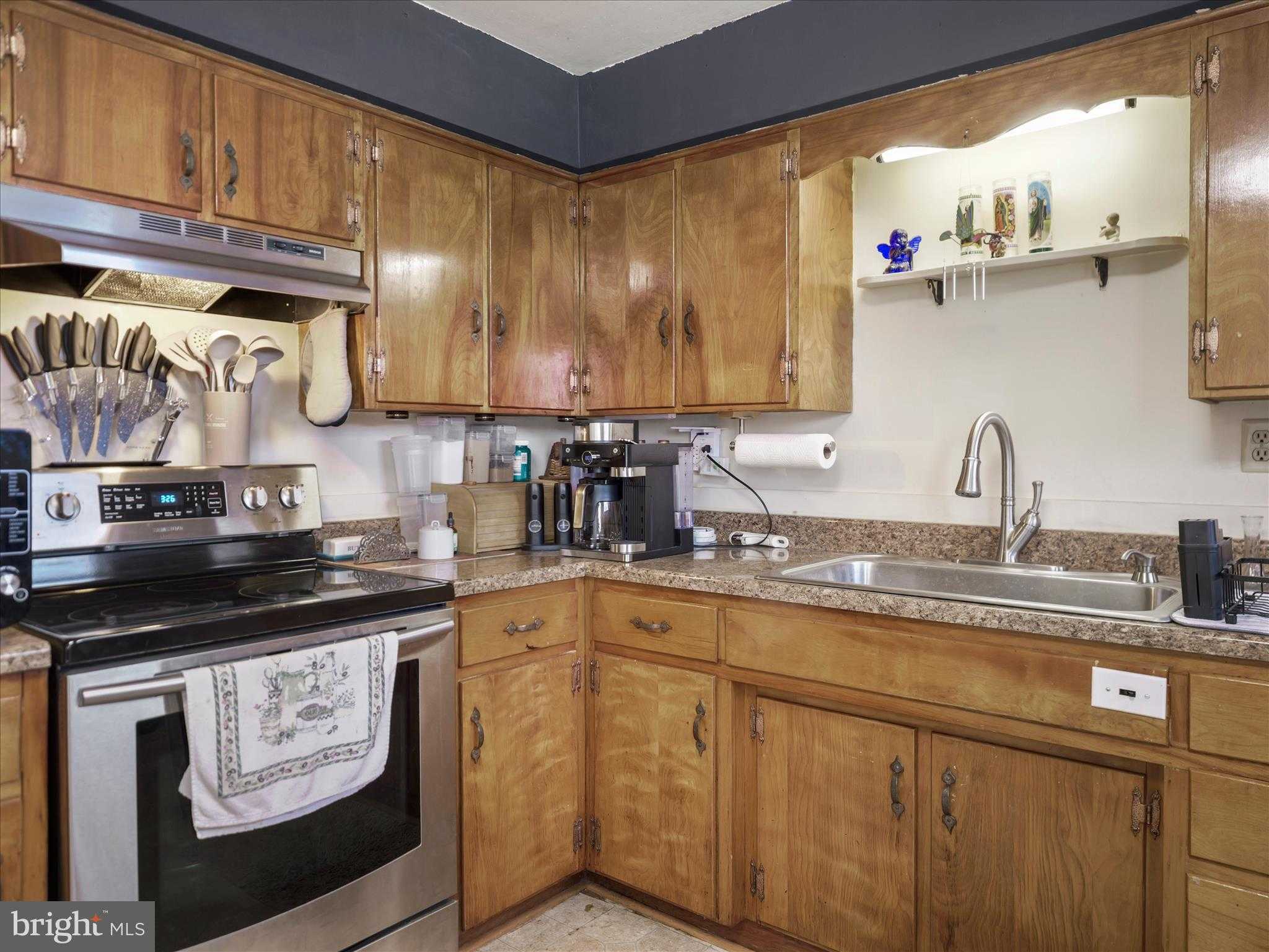 125 Richard St photo 10