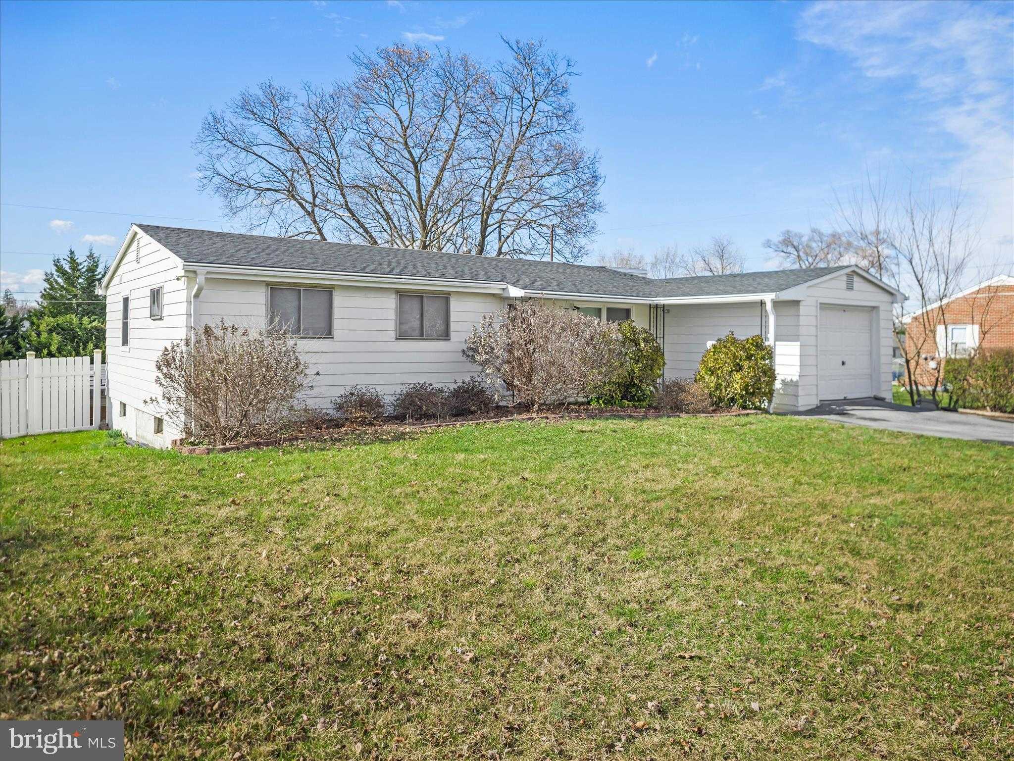 125 Richard St photo 2