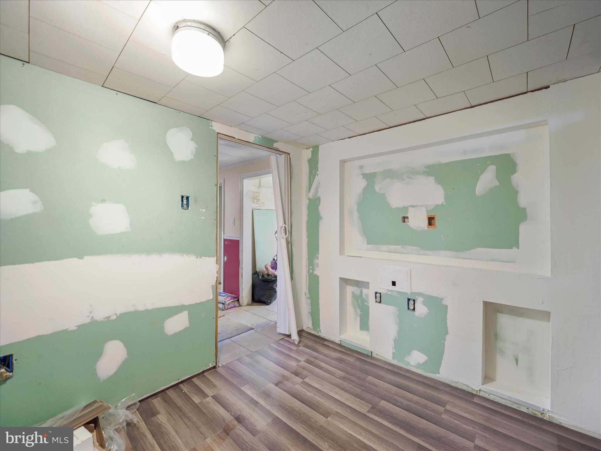 125 Richard St photo 24