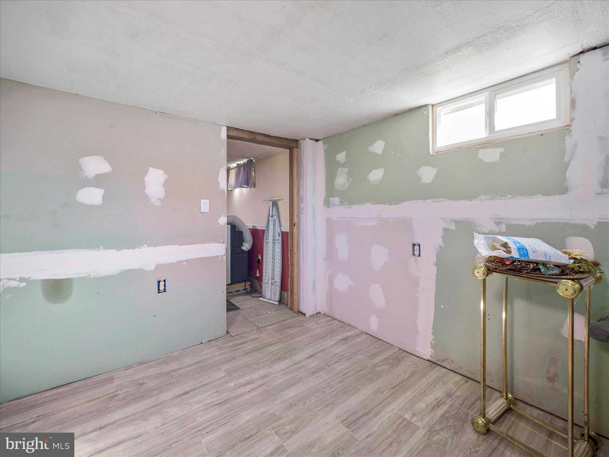 125 Richard St photo 27