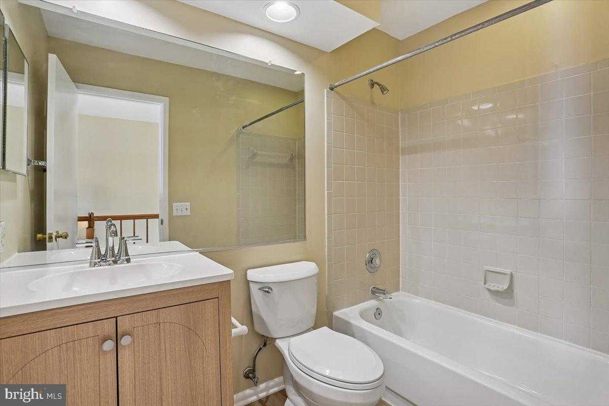 3531 Dartmoor Ln # 11 photo 26