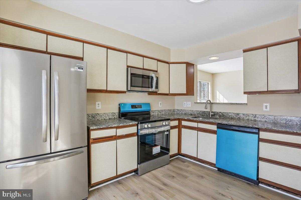 3531 Dartmoor Ln # 11 photo 4