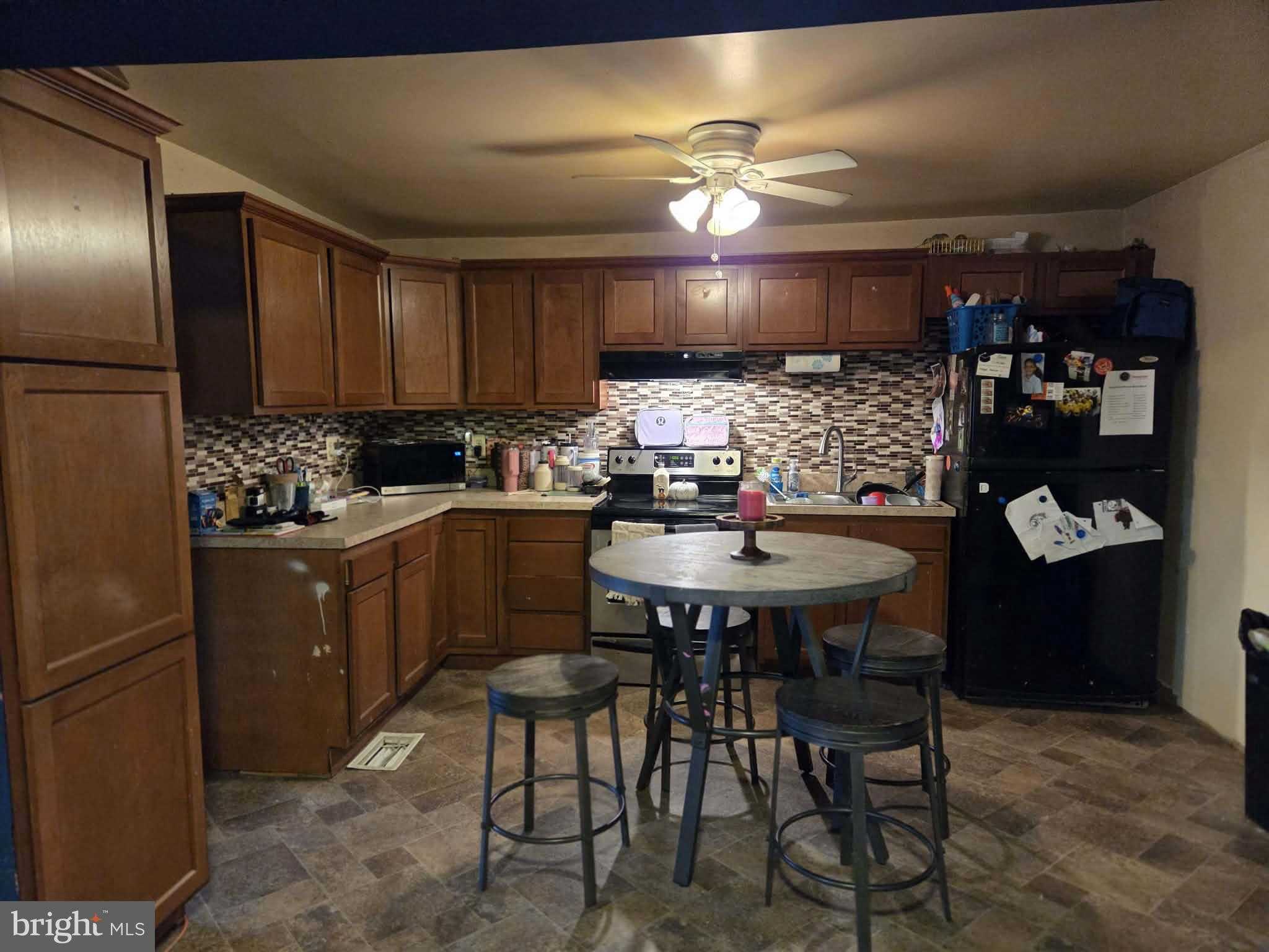 217 James St photo 5