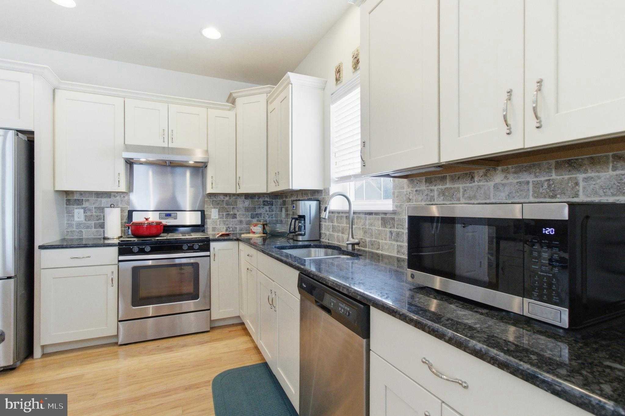 240 Aster Ave photo 14