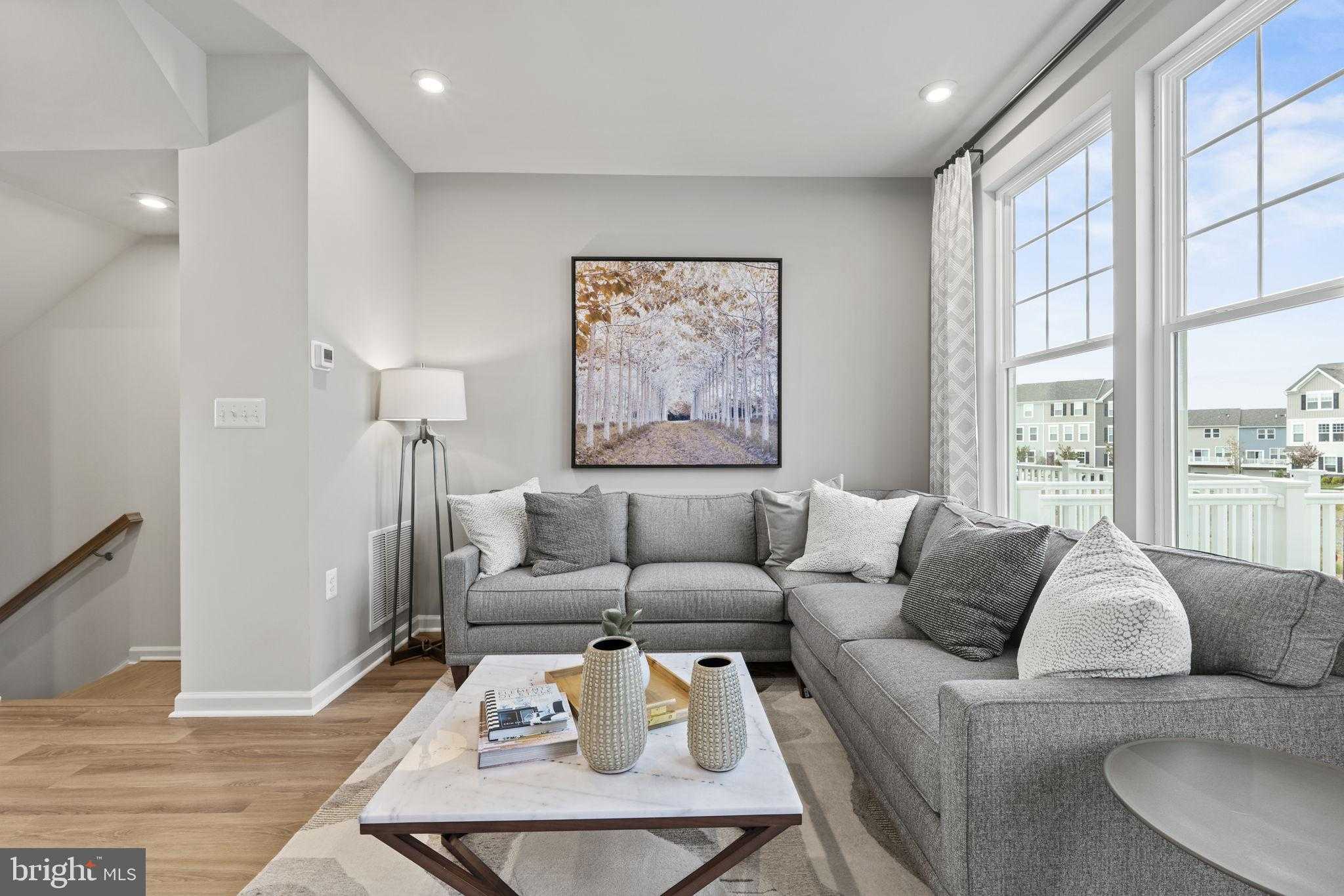 364 Anthem St photo 11