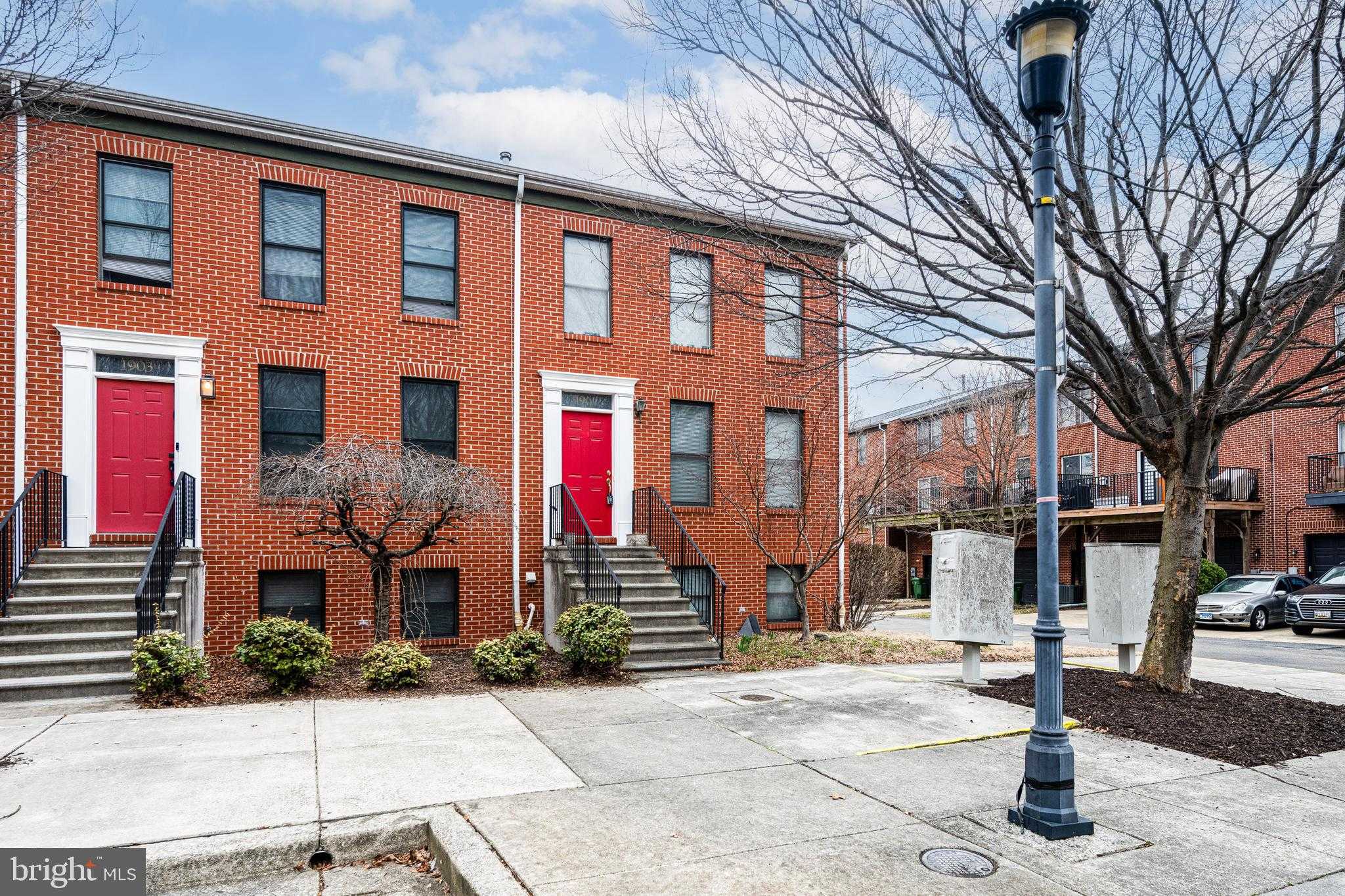 1901 Linden Ave photo 5