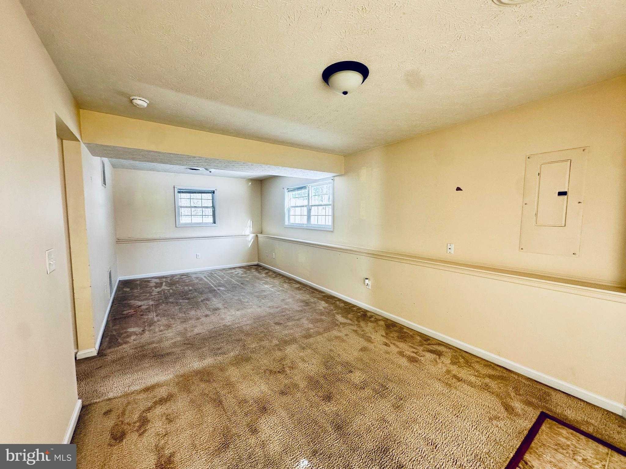 385 Longwood Dr photo 17