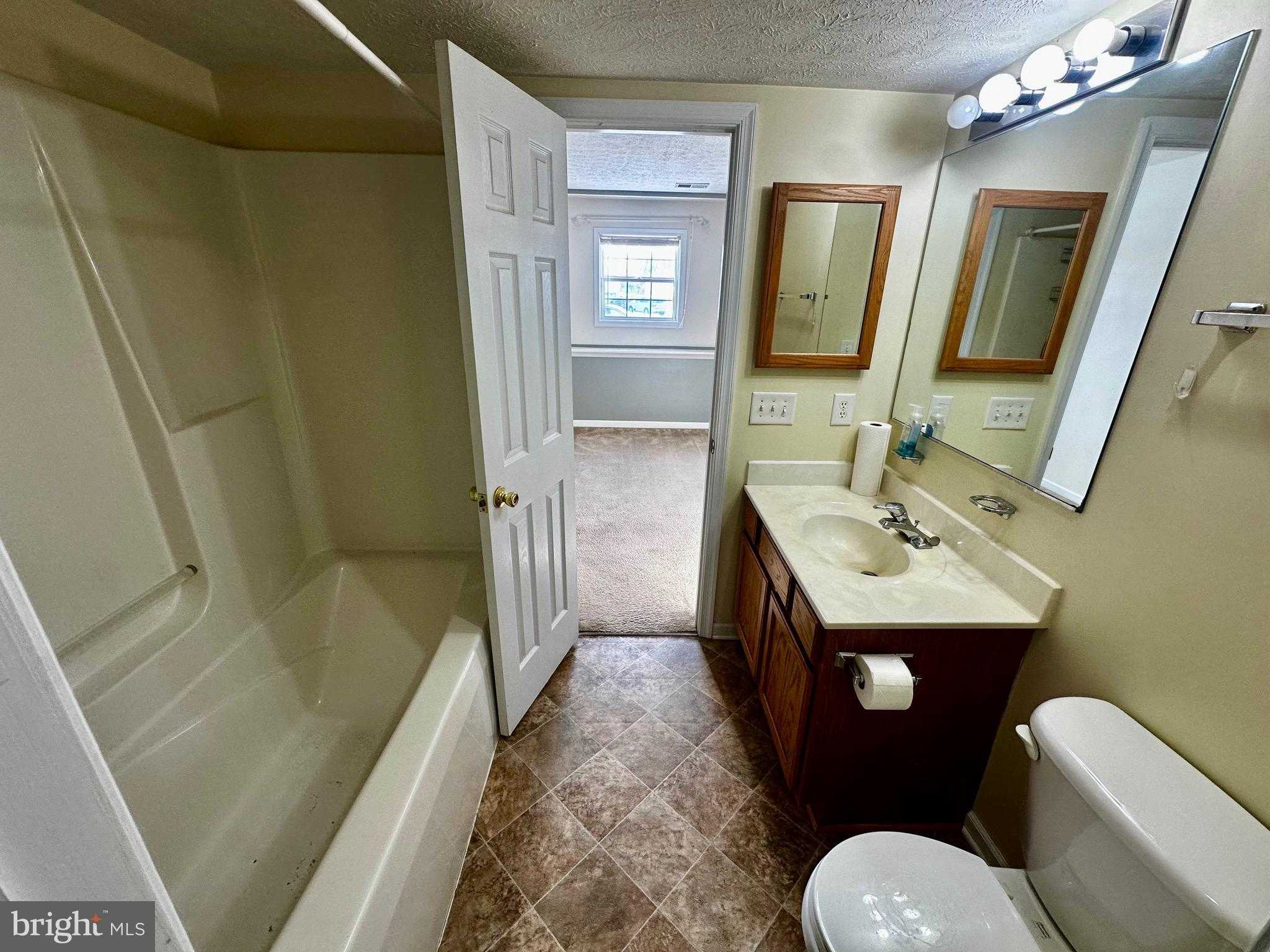 385 Longwood Dr photo 18