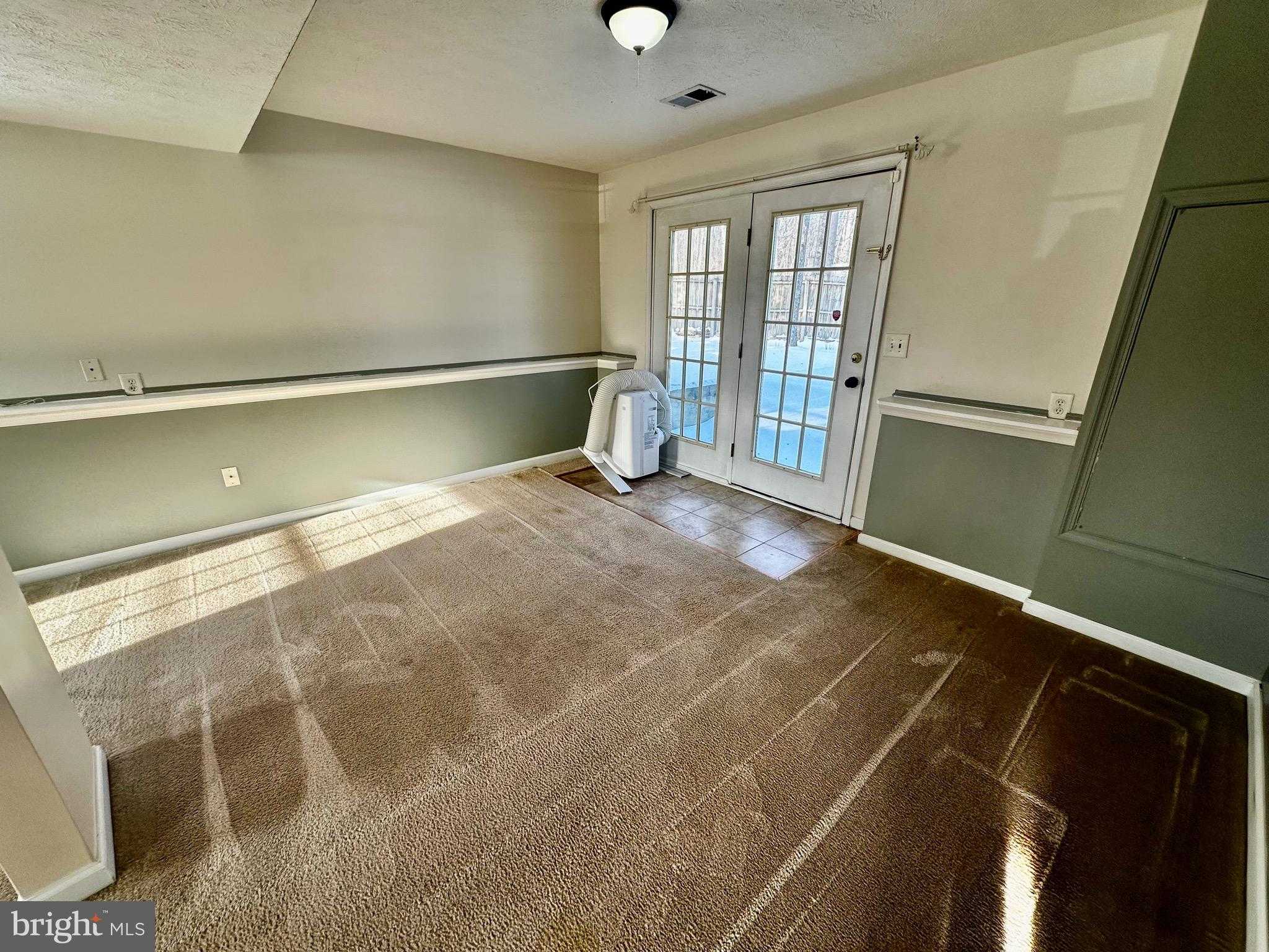 385 Longwood Dr photo 22