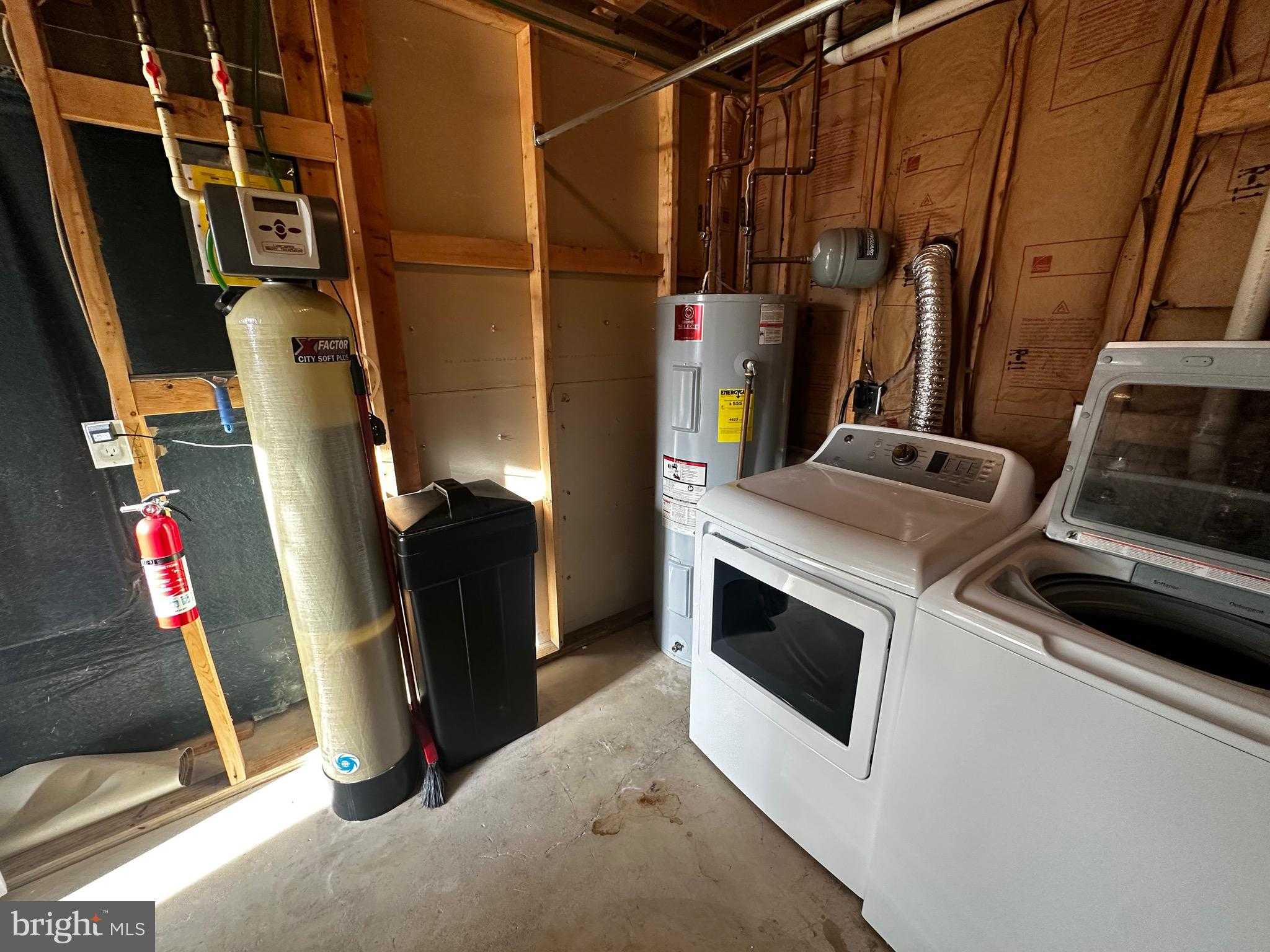 385 Longwood Dr photo 24