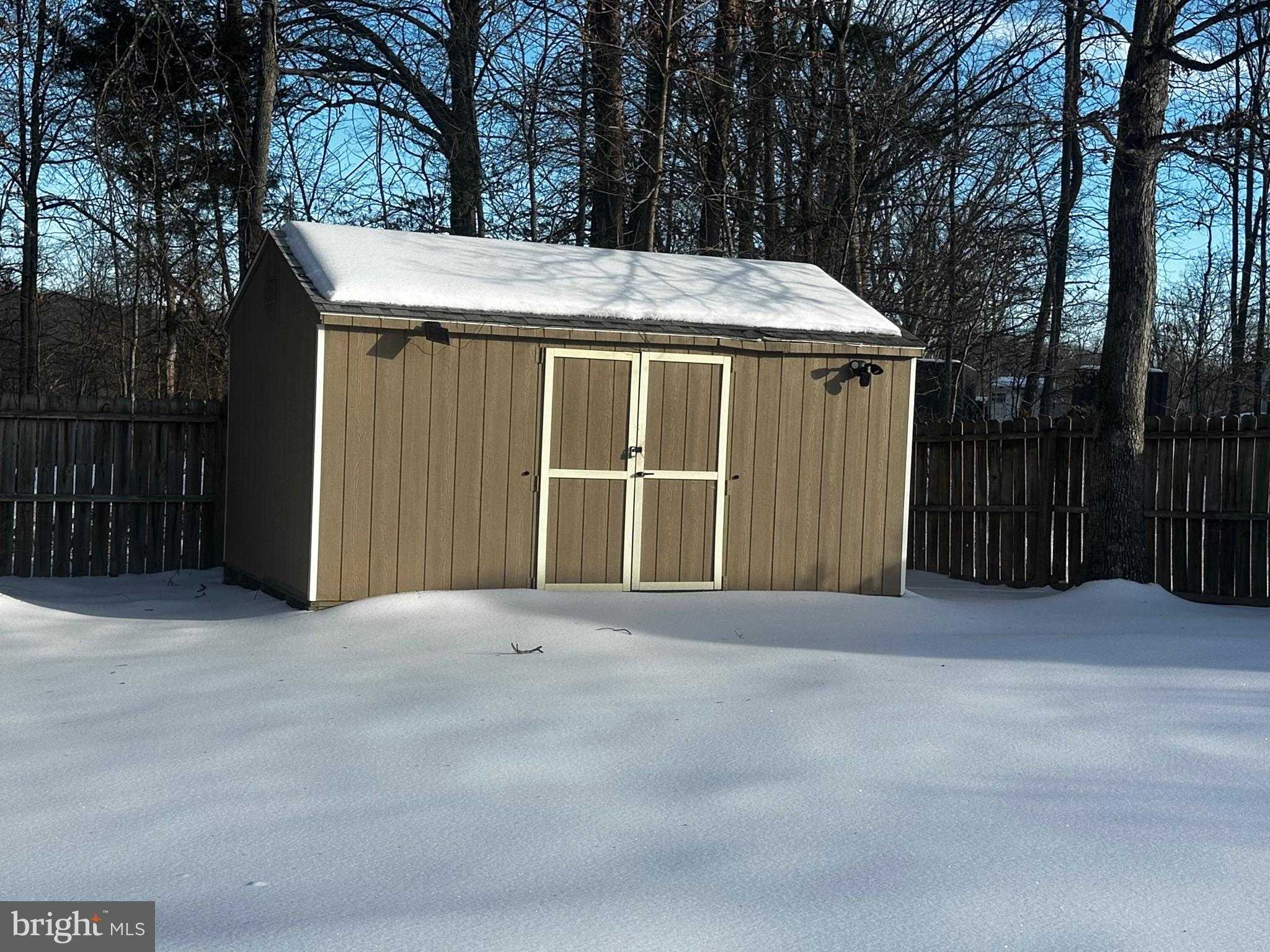 385 Longwood Dr photo 25