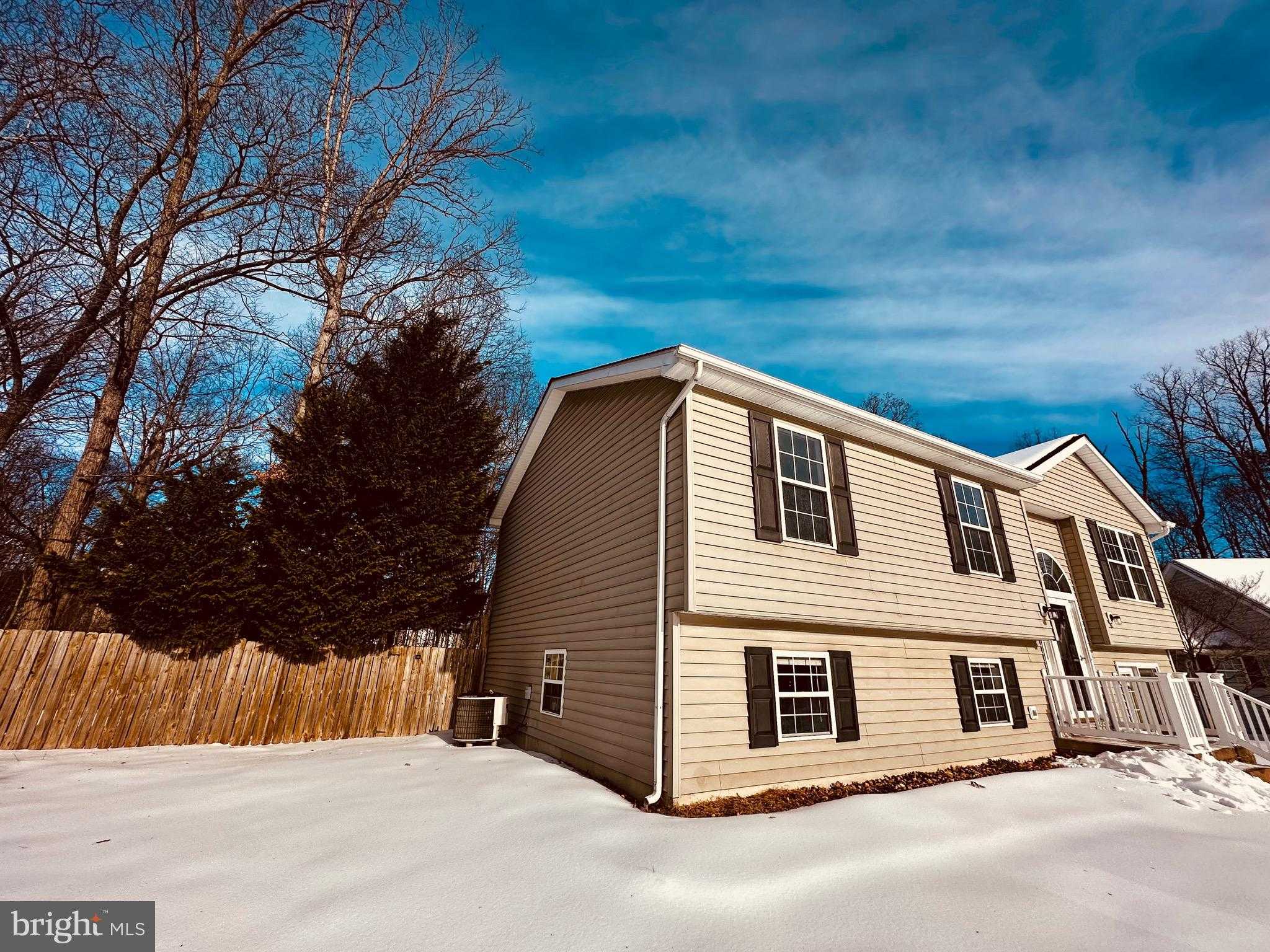 385 Longwood Dr photo 3