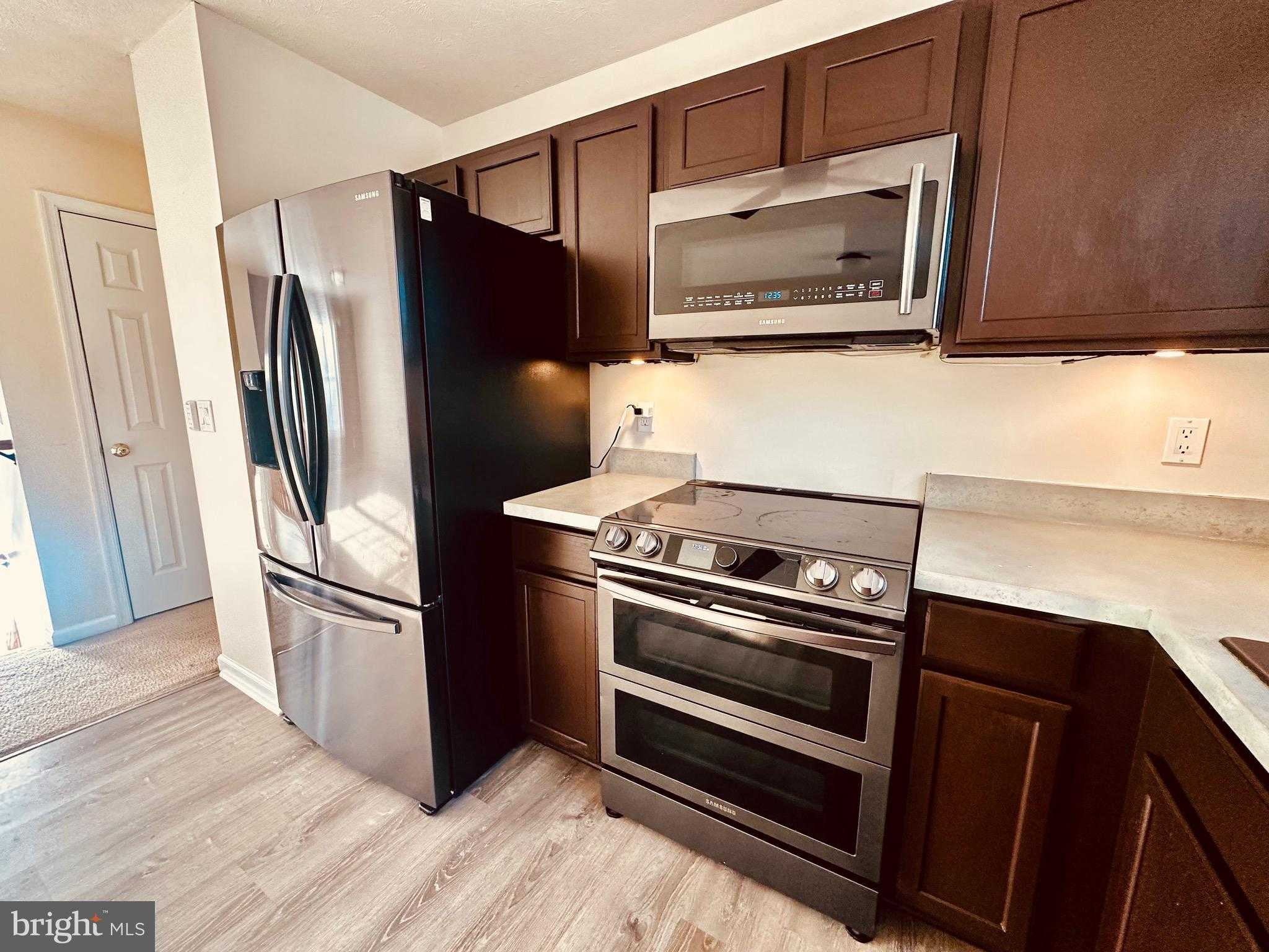 385 Longwood Dr photo 8