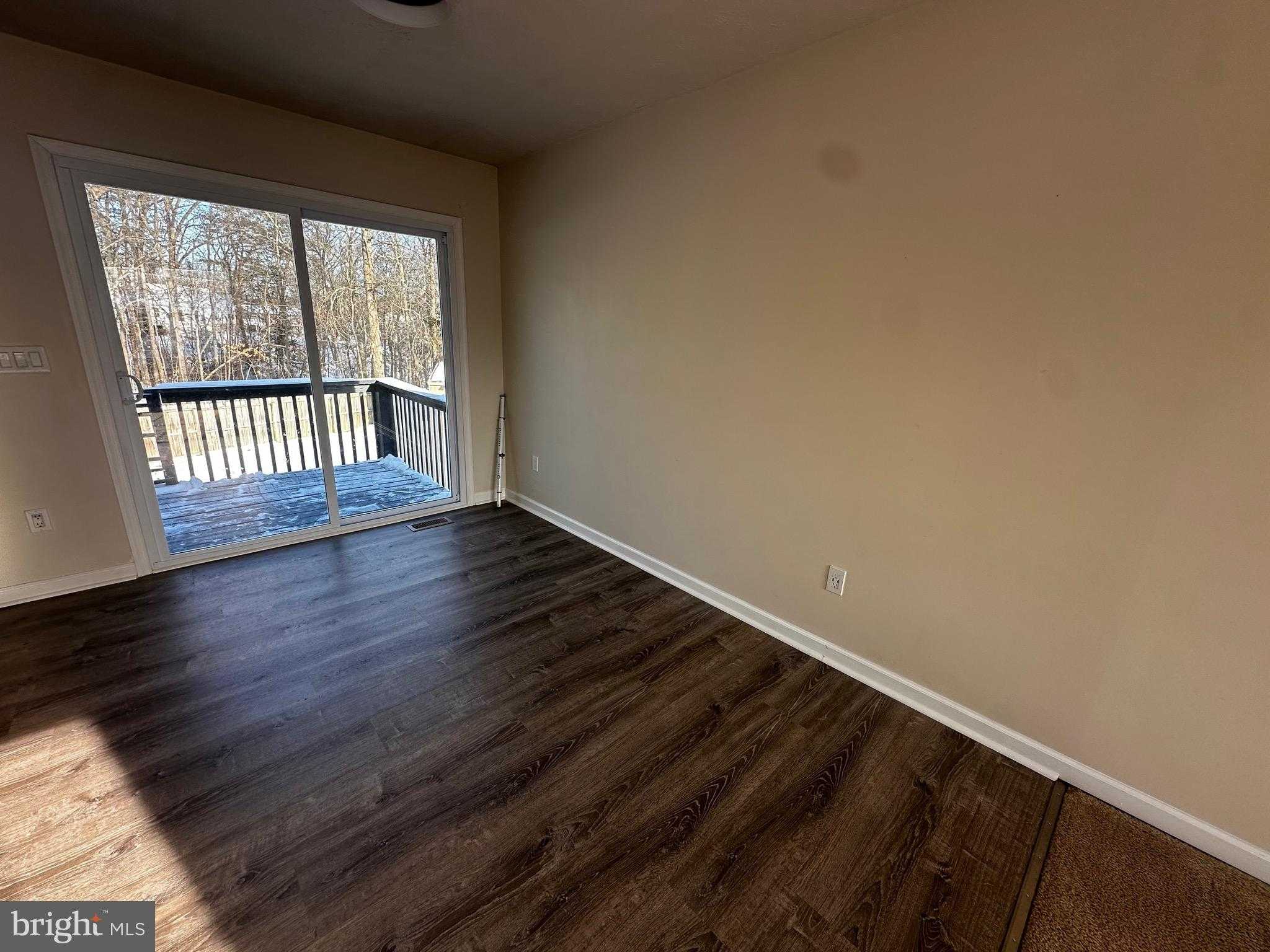 385 Longwood Dr photo 9