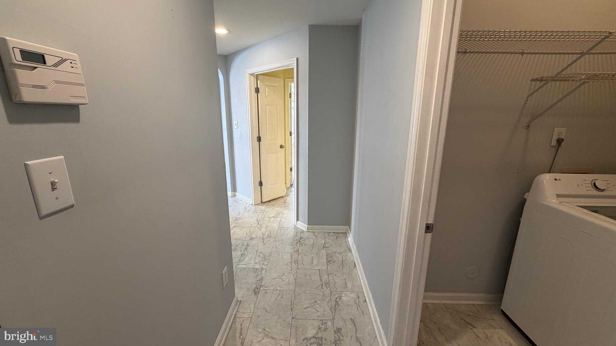 300 Riverbend Dr Apt 1e photo 2