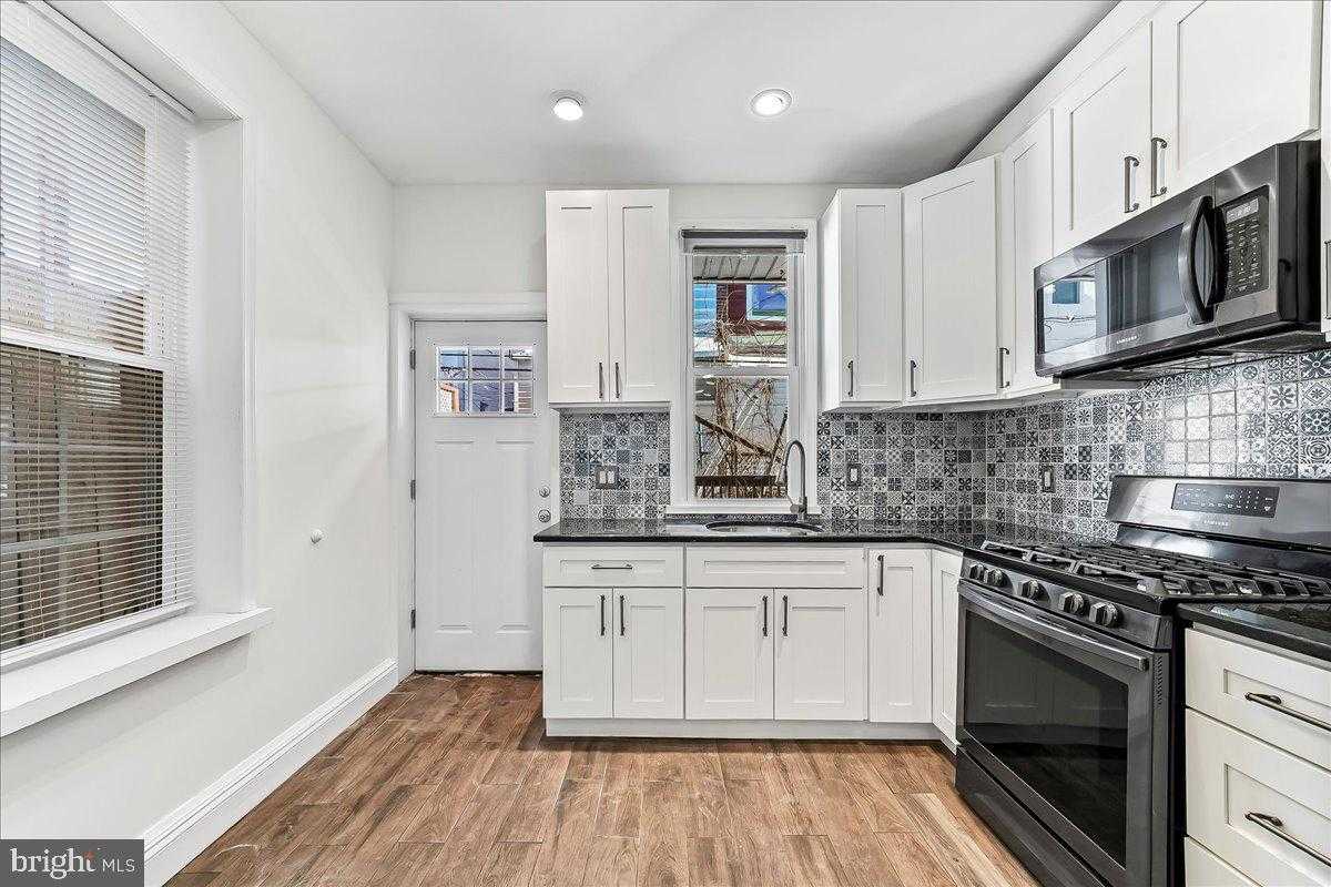 1523 N Hollywood St photo 5