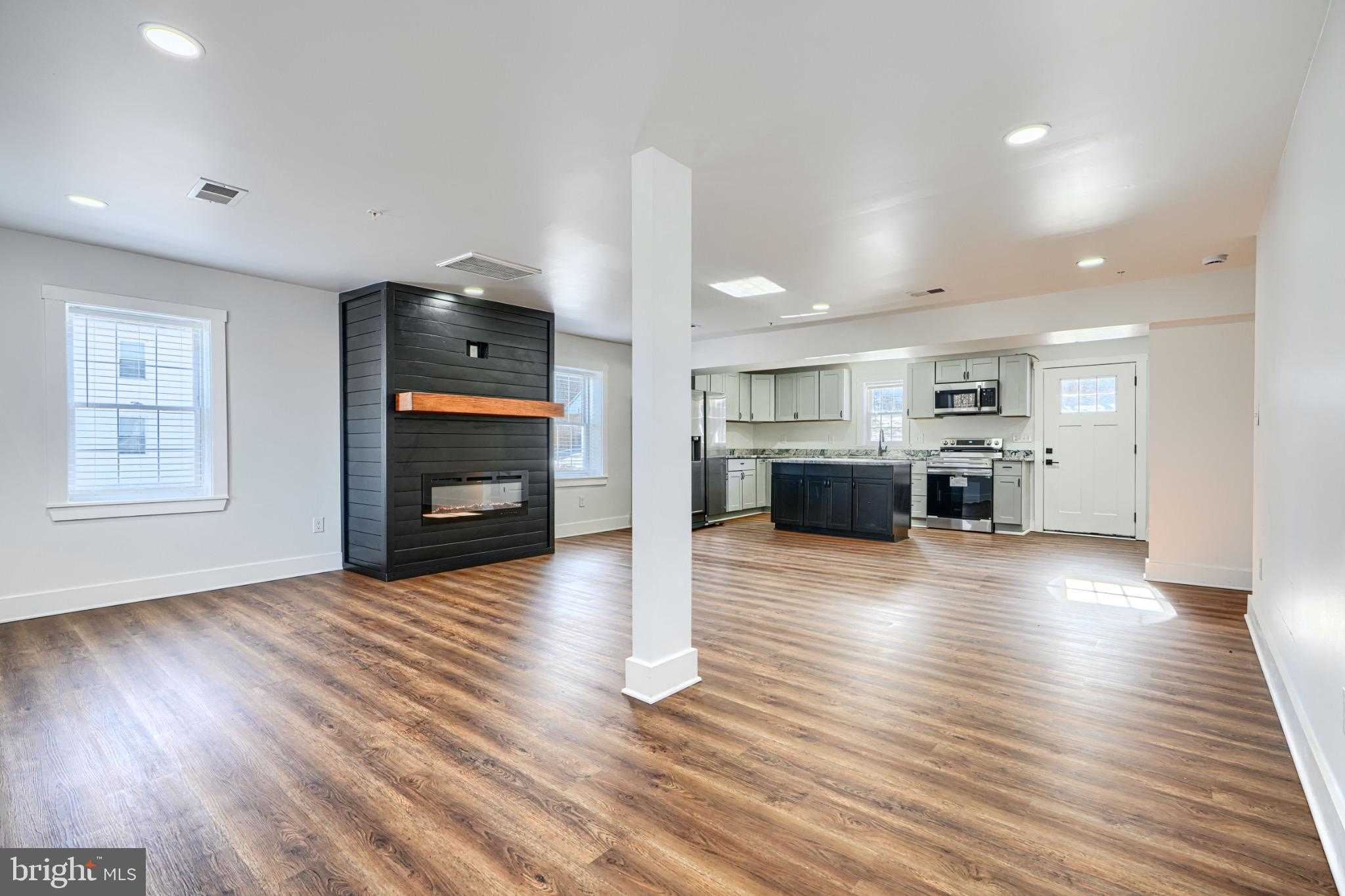 1359 Pleasant Valley Rd photo 5