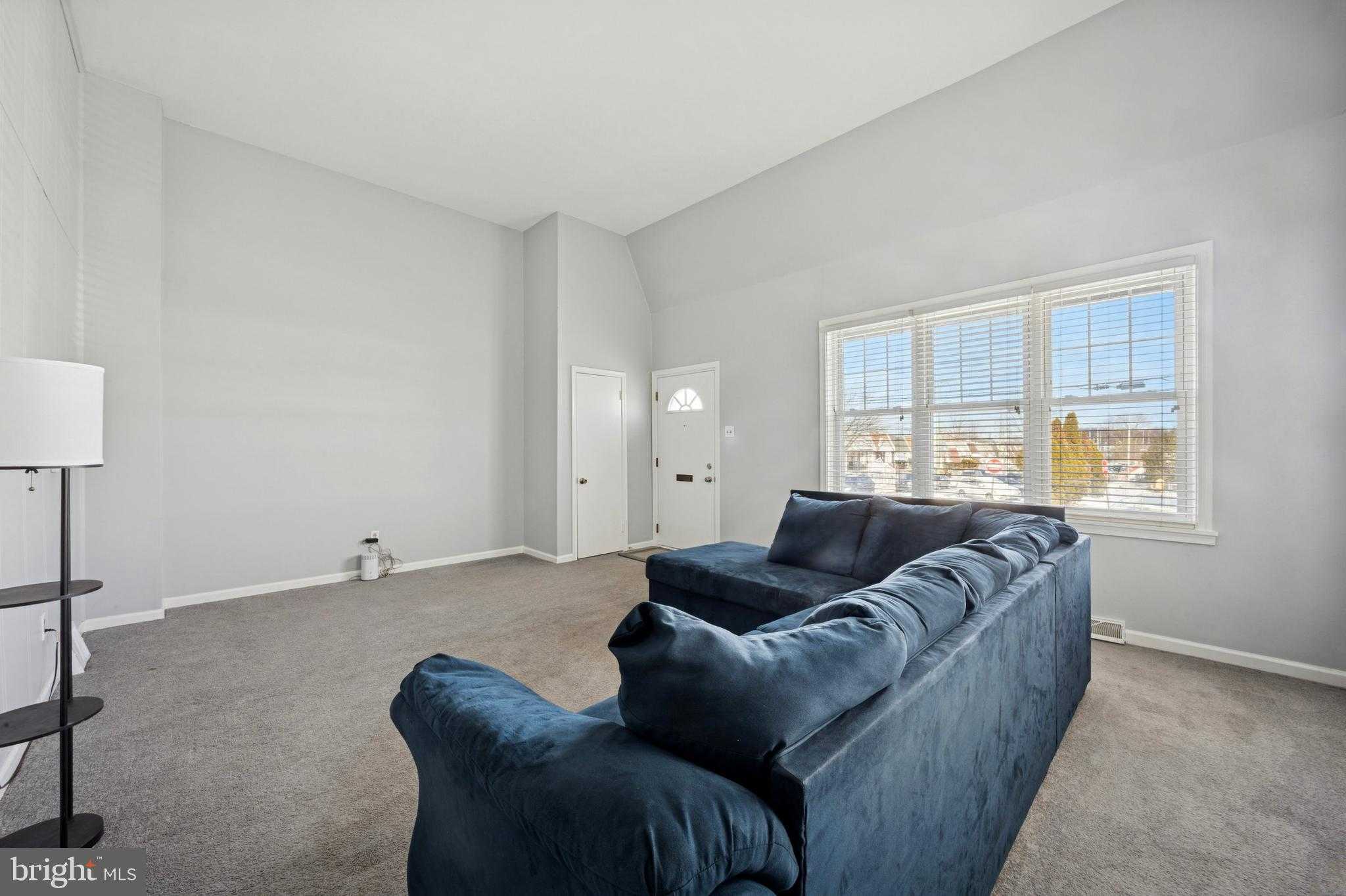 1542 Summit St photo 4