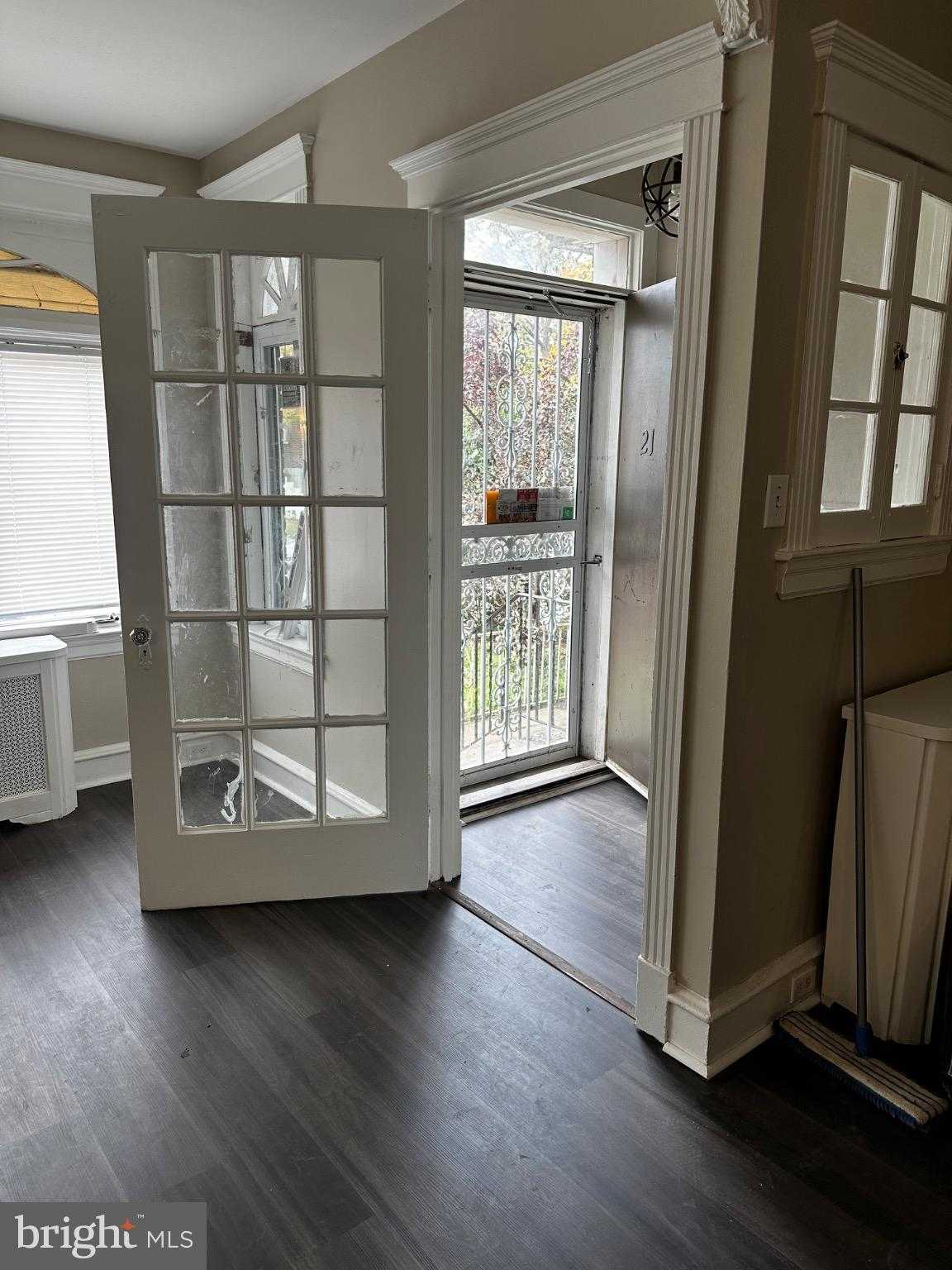 2146 E Washington Ln photo 3