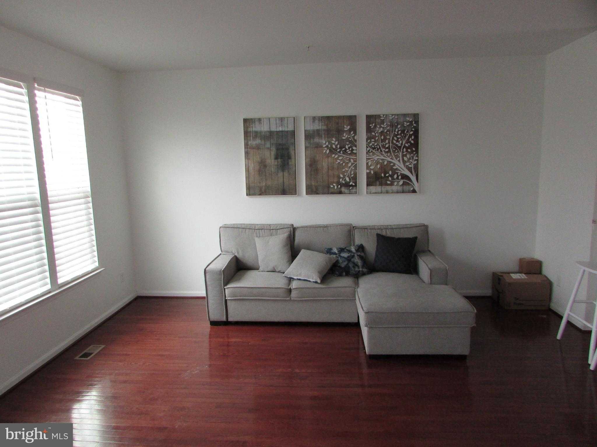 7906 Erinvale Ln photo 4