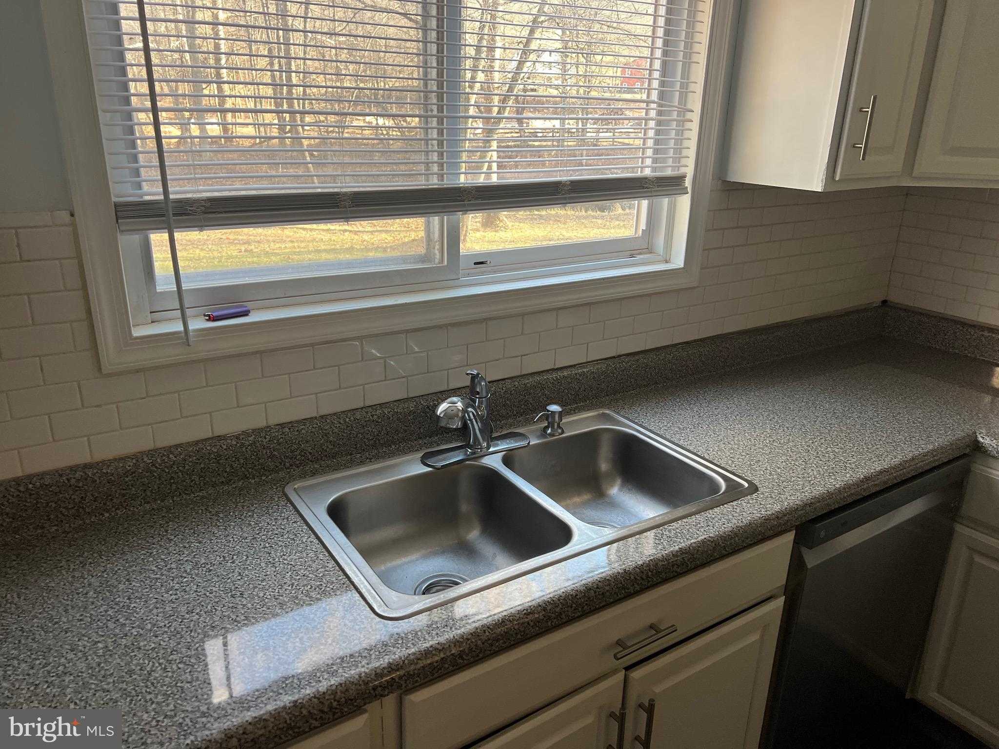 7934 N River Rd photo 19