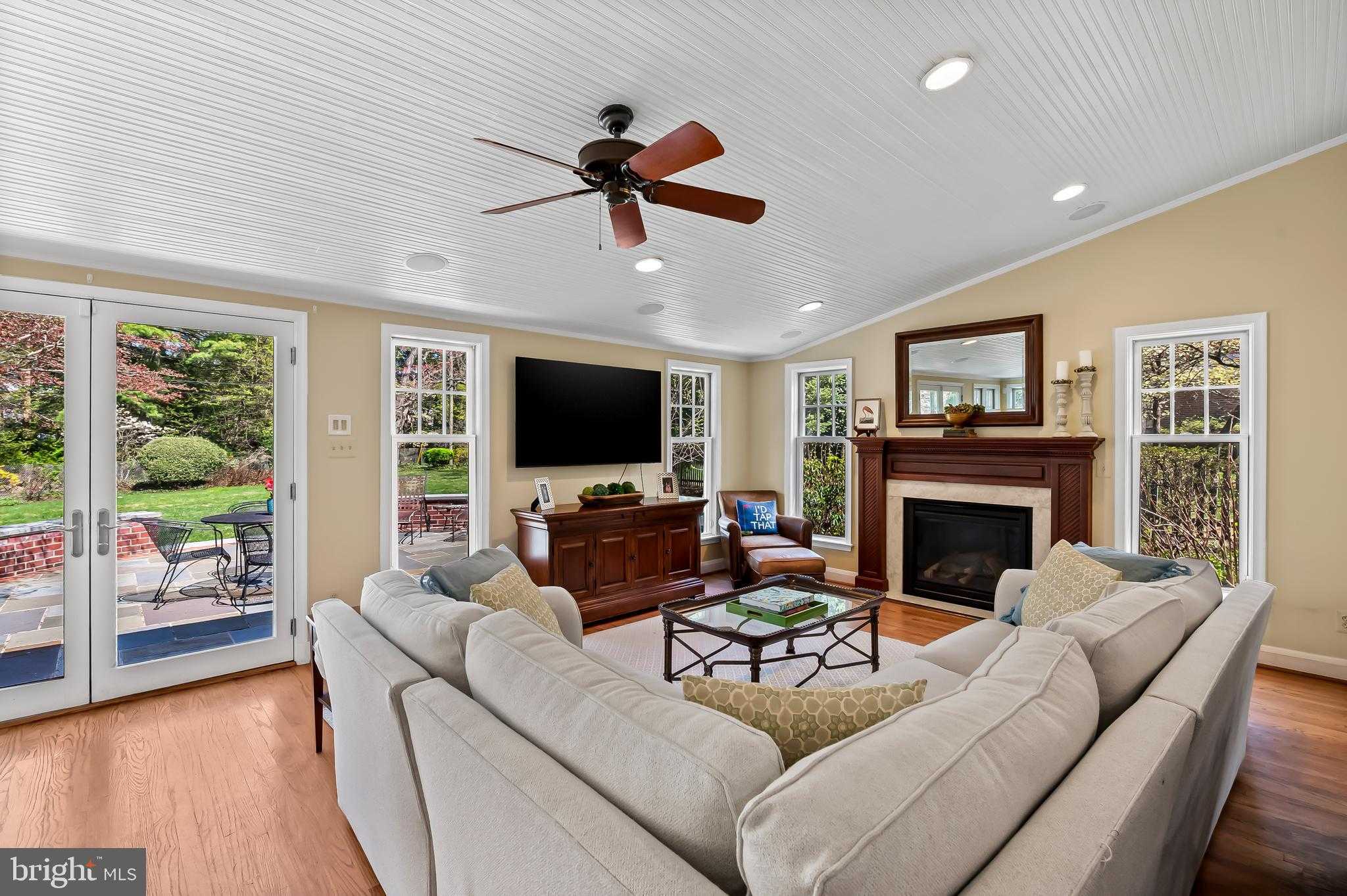 5911 Meadowood Rd photo 10