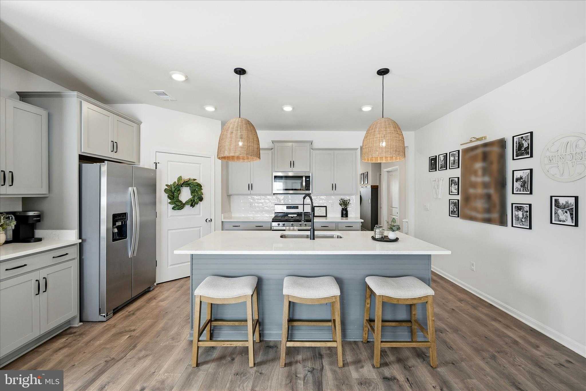 336 Tyson Dr photo 2