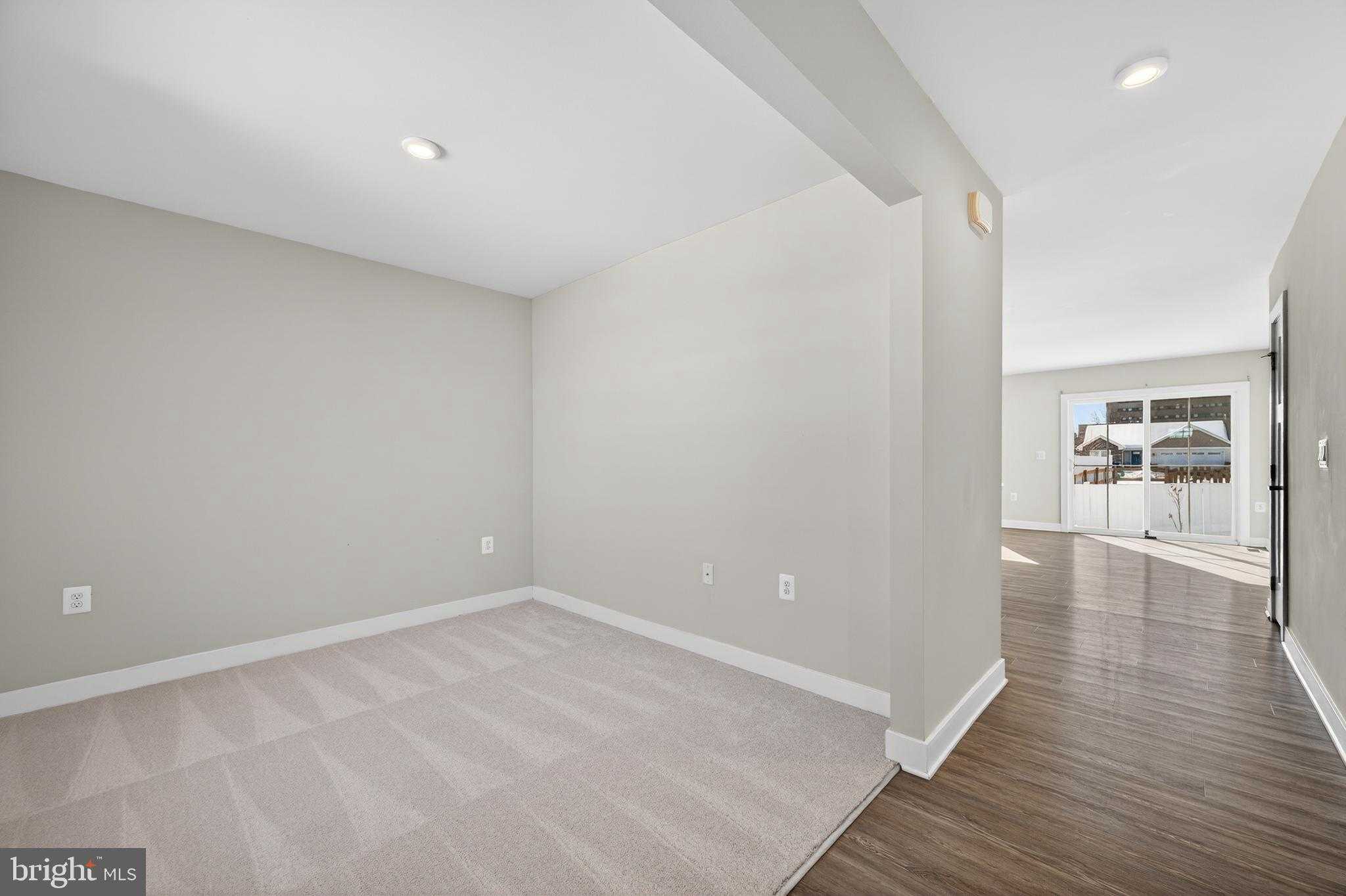 54 Norfolk Ln photo 6