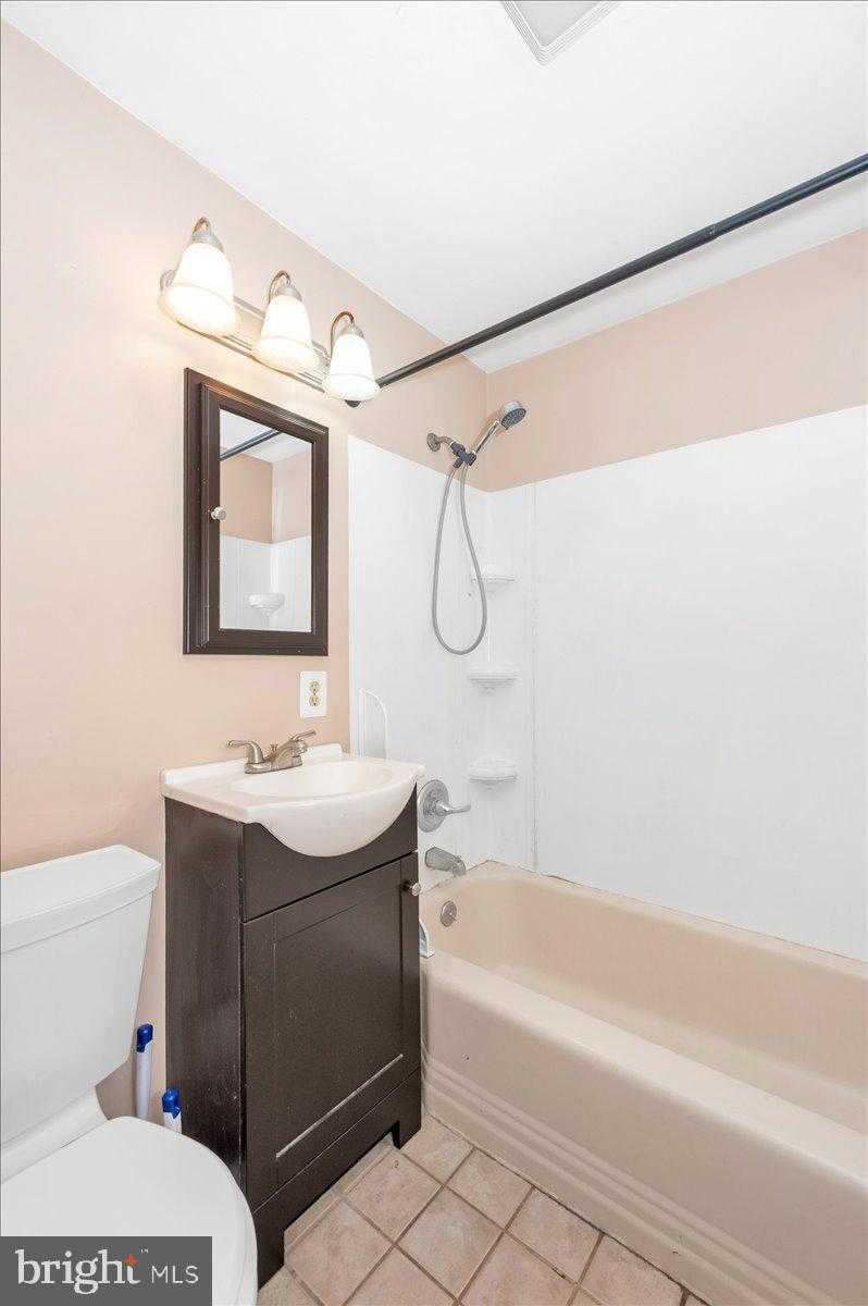 706 E Main St photo 27