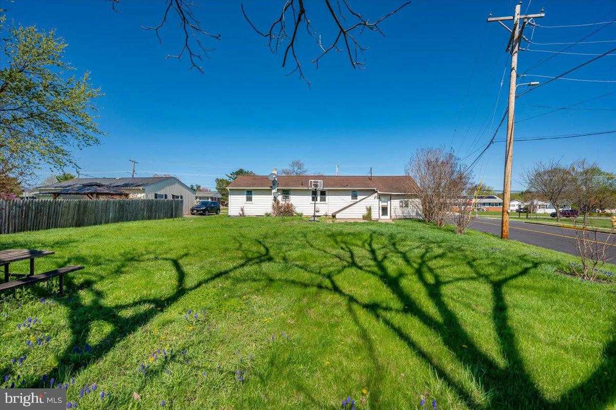 706 E Main St photo 37