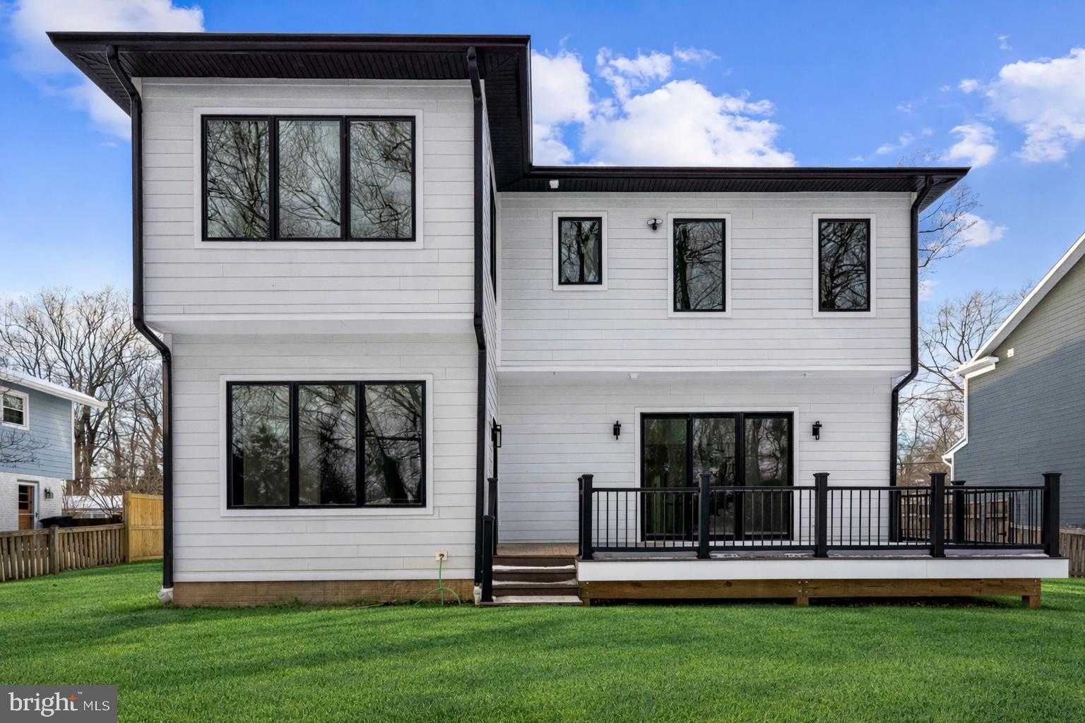 604 Tapawingo Rd SW photo 2