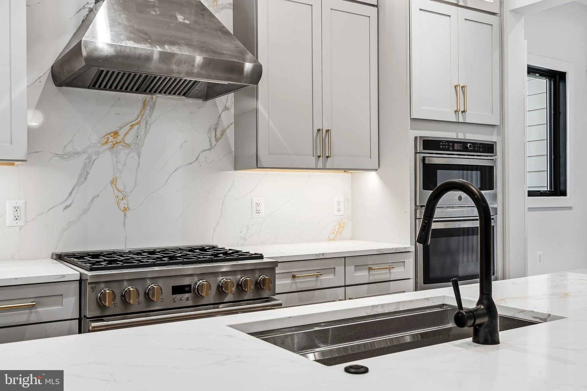 604 Tapawingo Rd SW photo 4