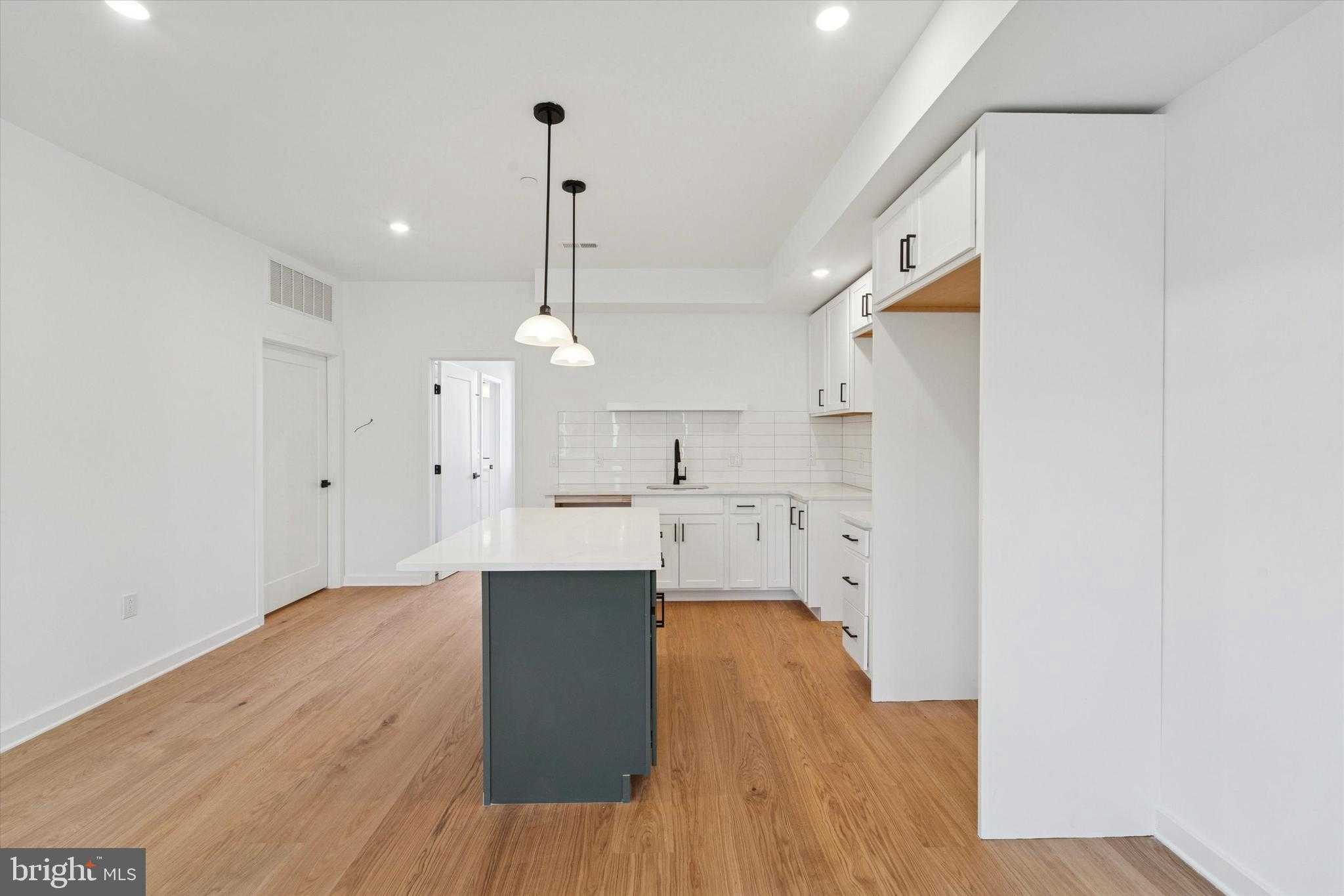 2122 E Rush St # 26 photo 4