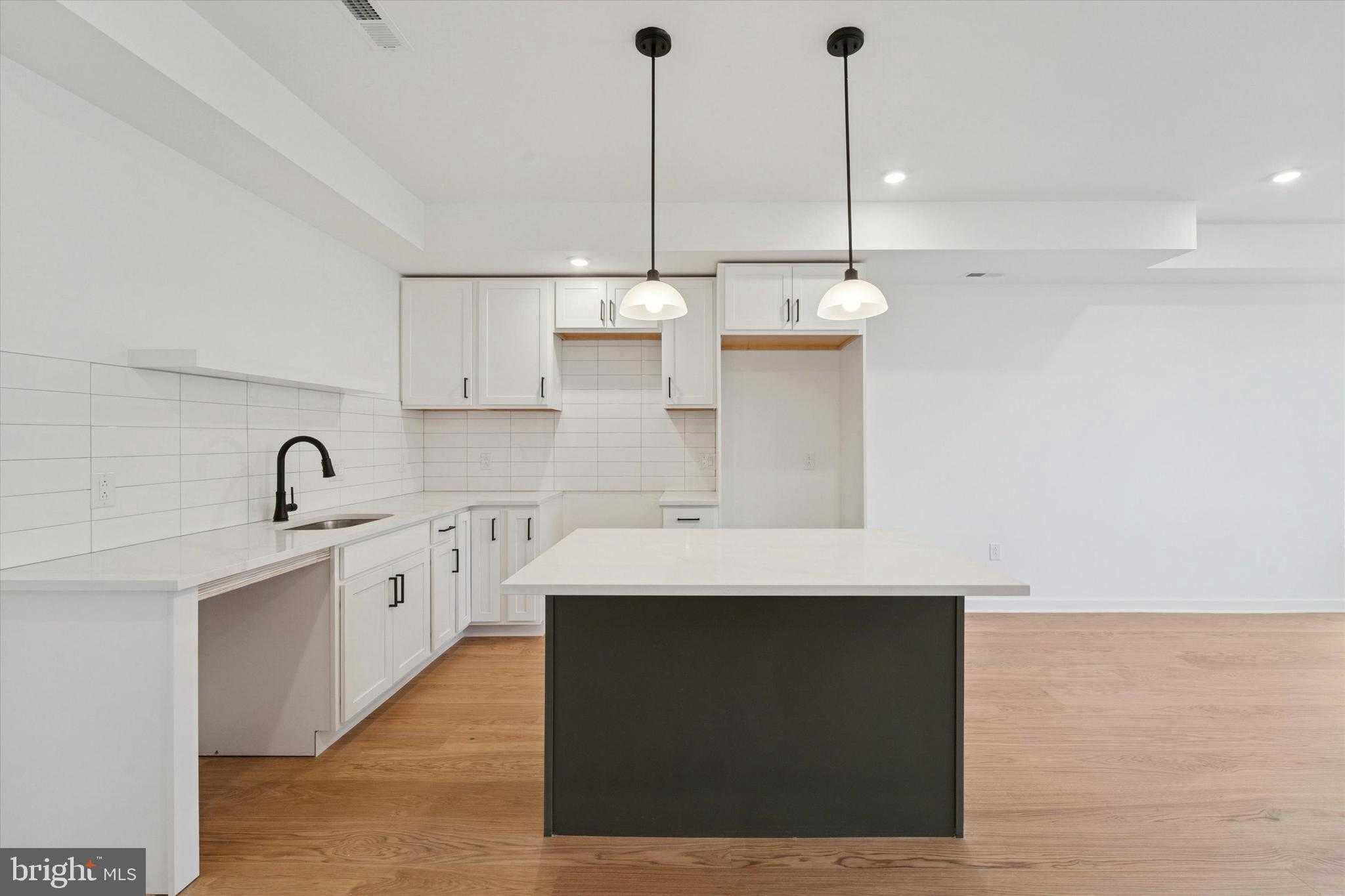 2122 E Rush St # 26 photo 6