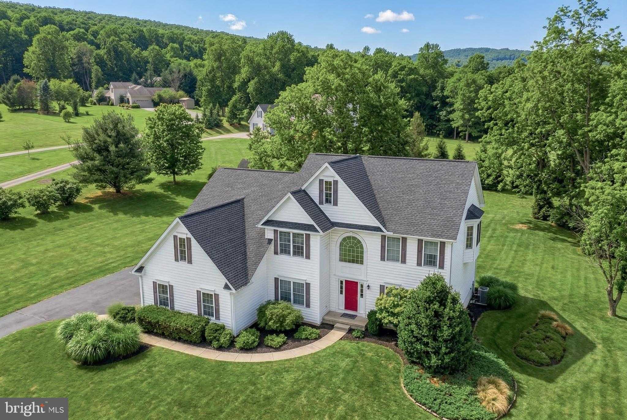 833 Stonybrook Ln, Lewisberry