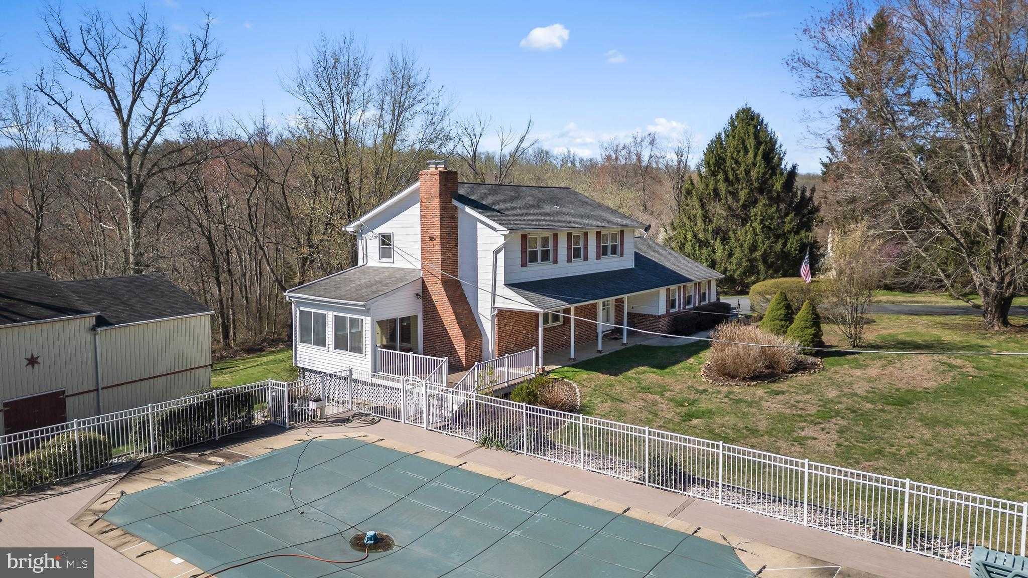 982 Fairview Rd photo 3