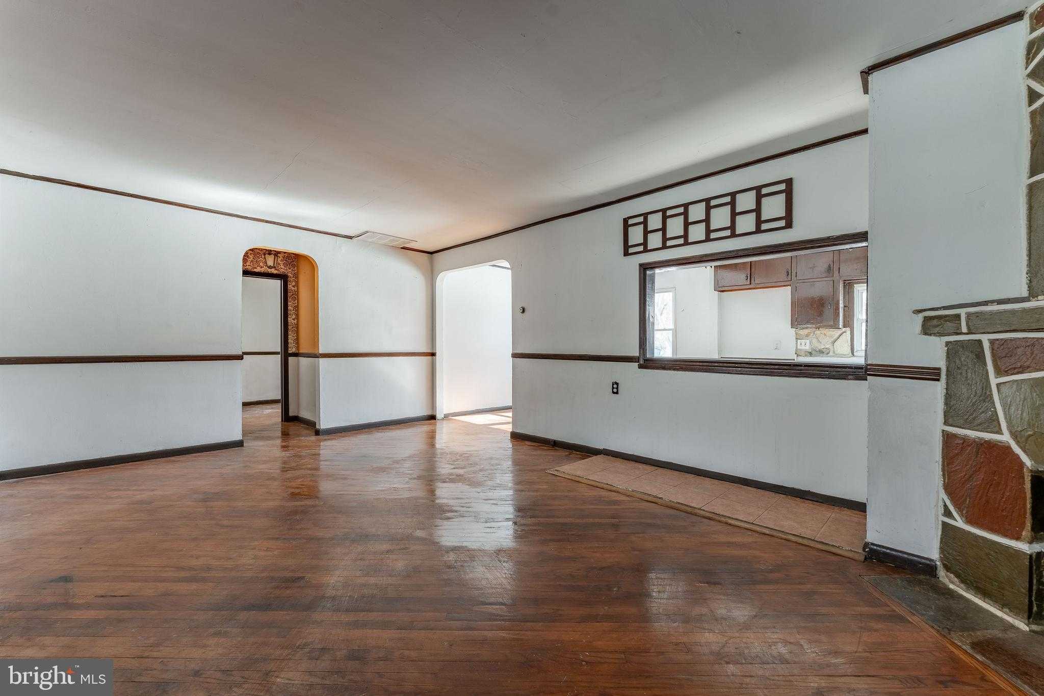 390 Mary St photo 28