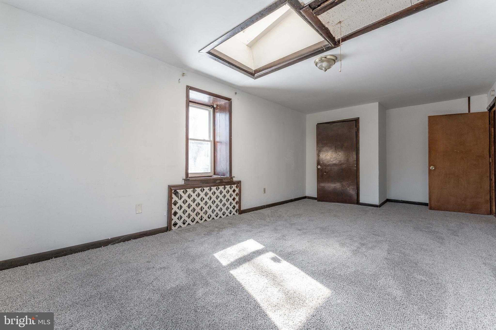 390 Mary St photo 51