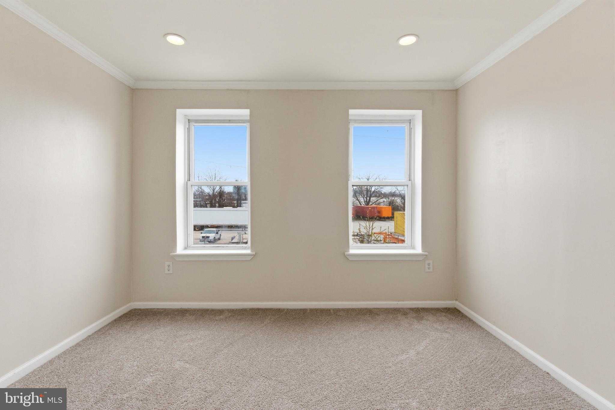 224 S Haven St photo 11