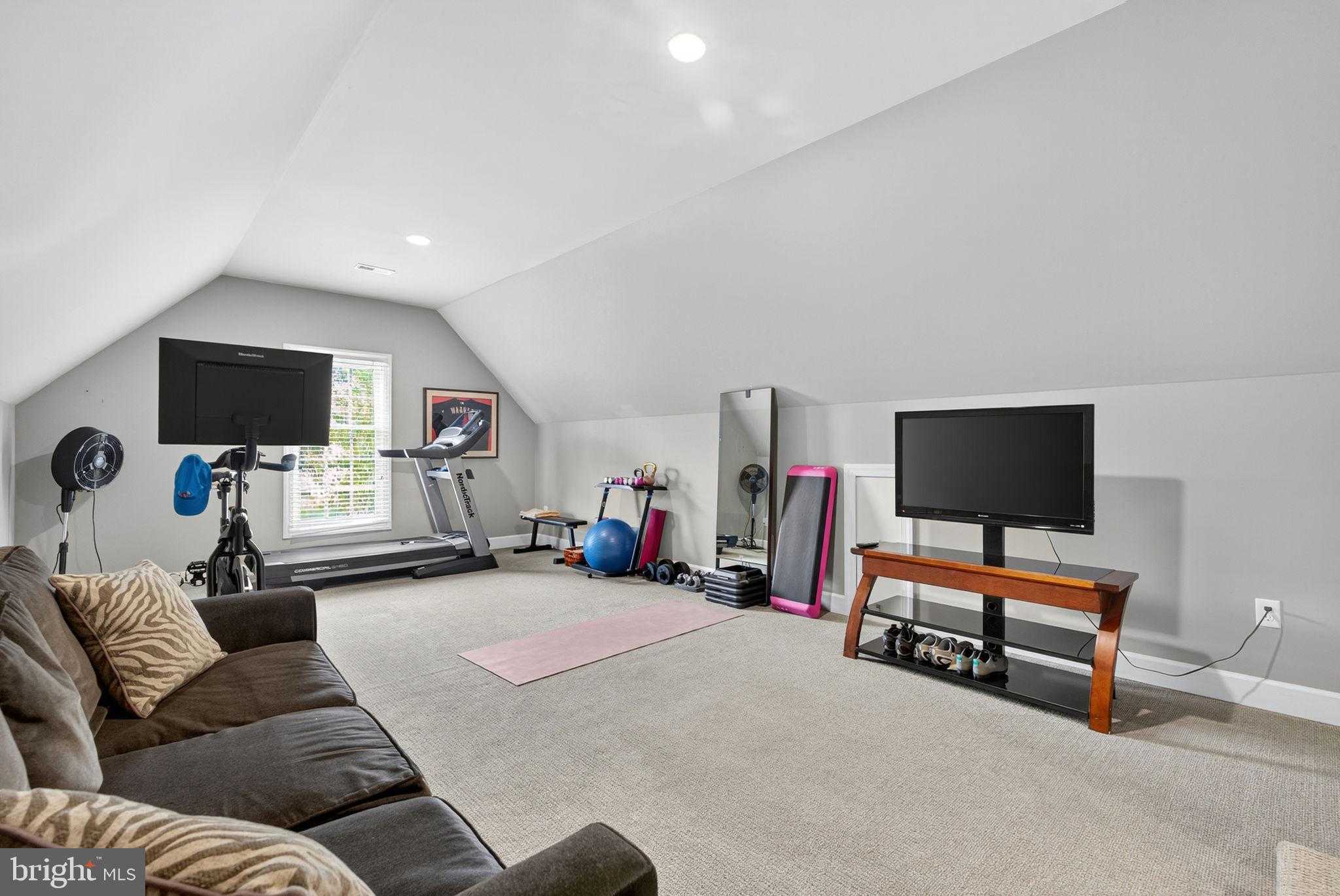 164 Highland photo 45