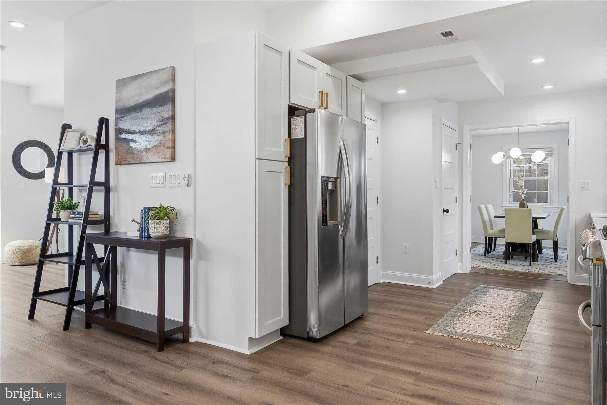 3111 S Hill St photo 17