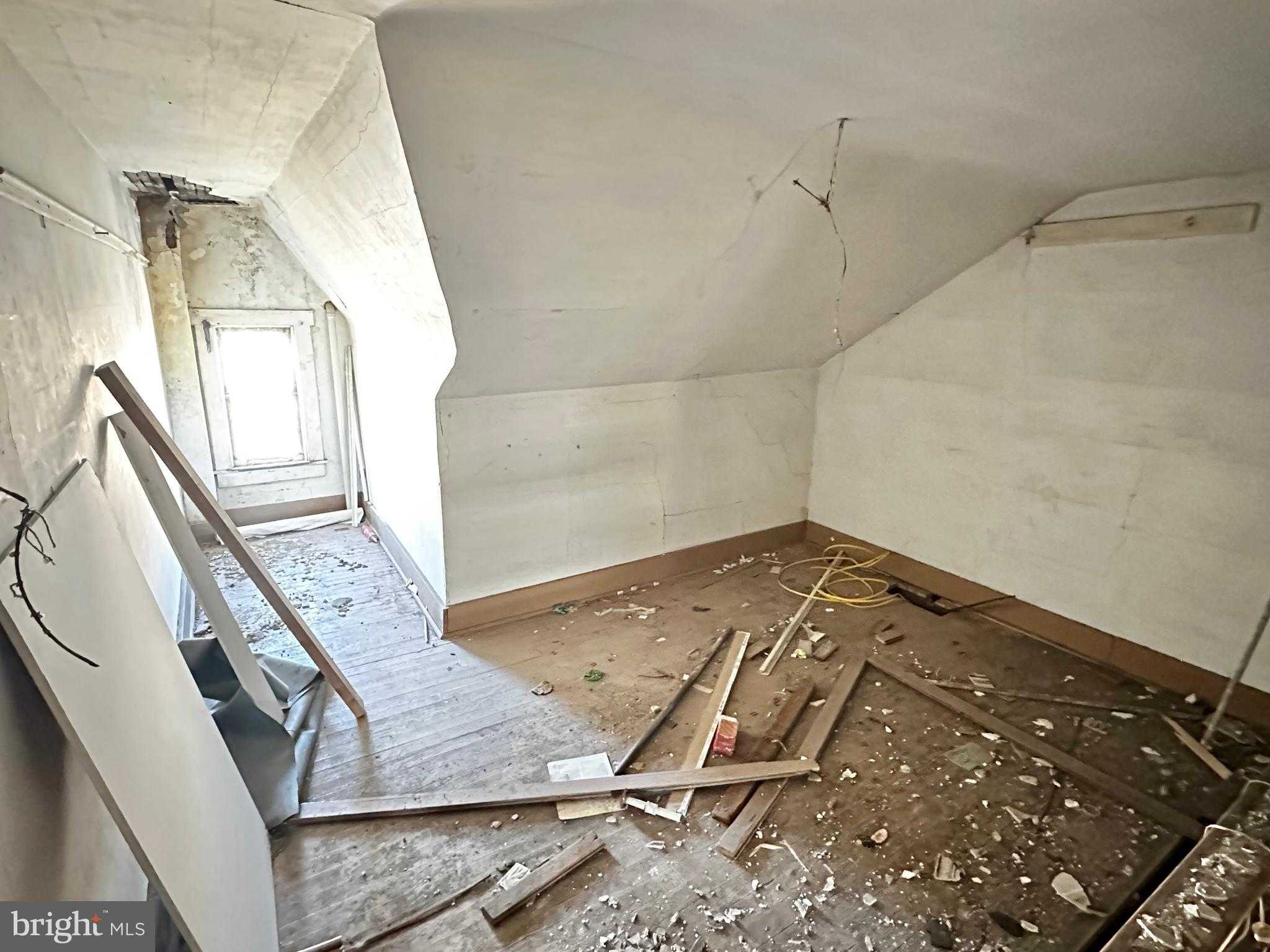 119 E Saylor St photo 19