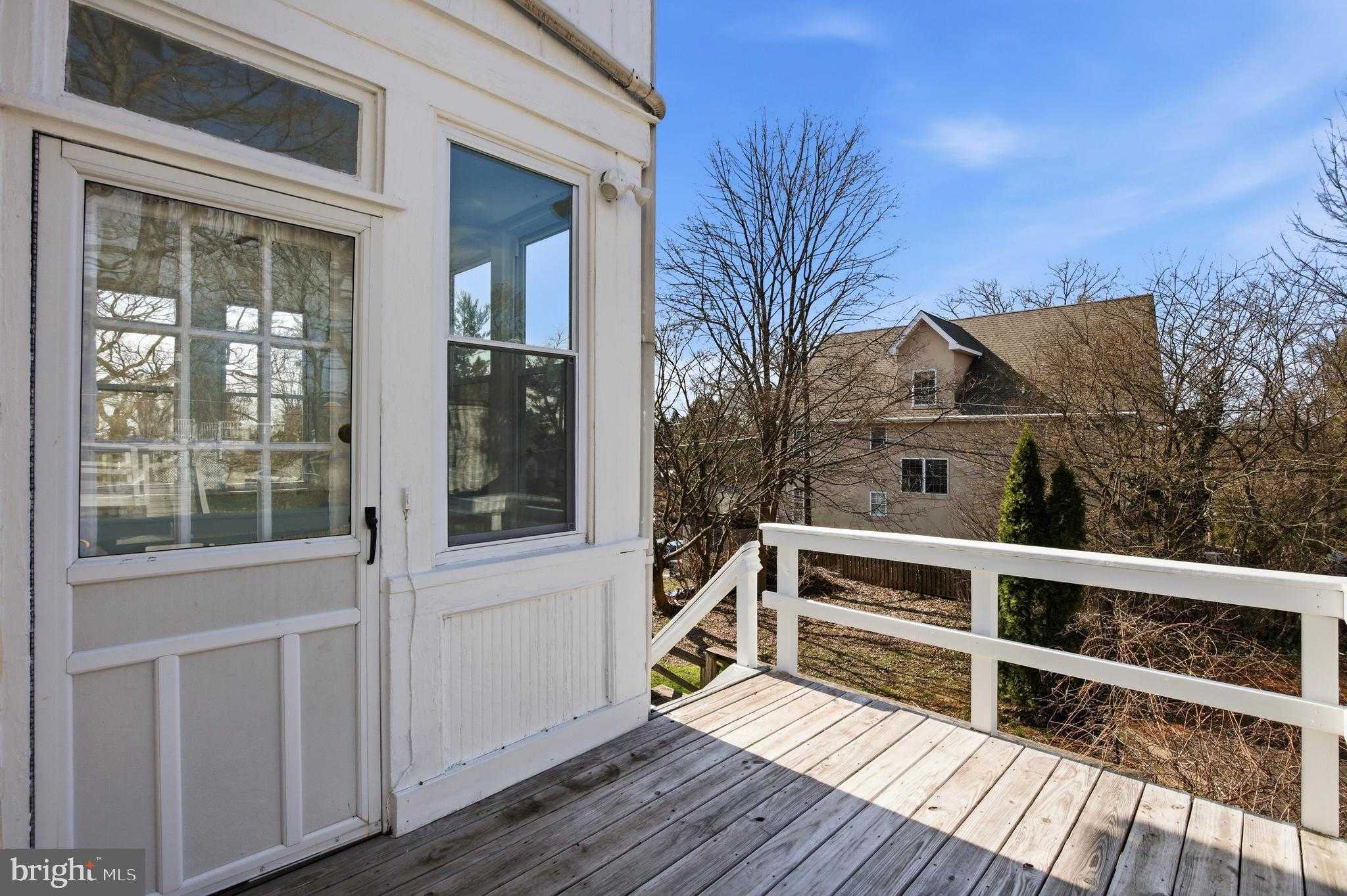 236 Green St photo 37