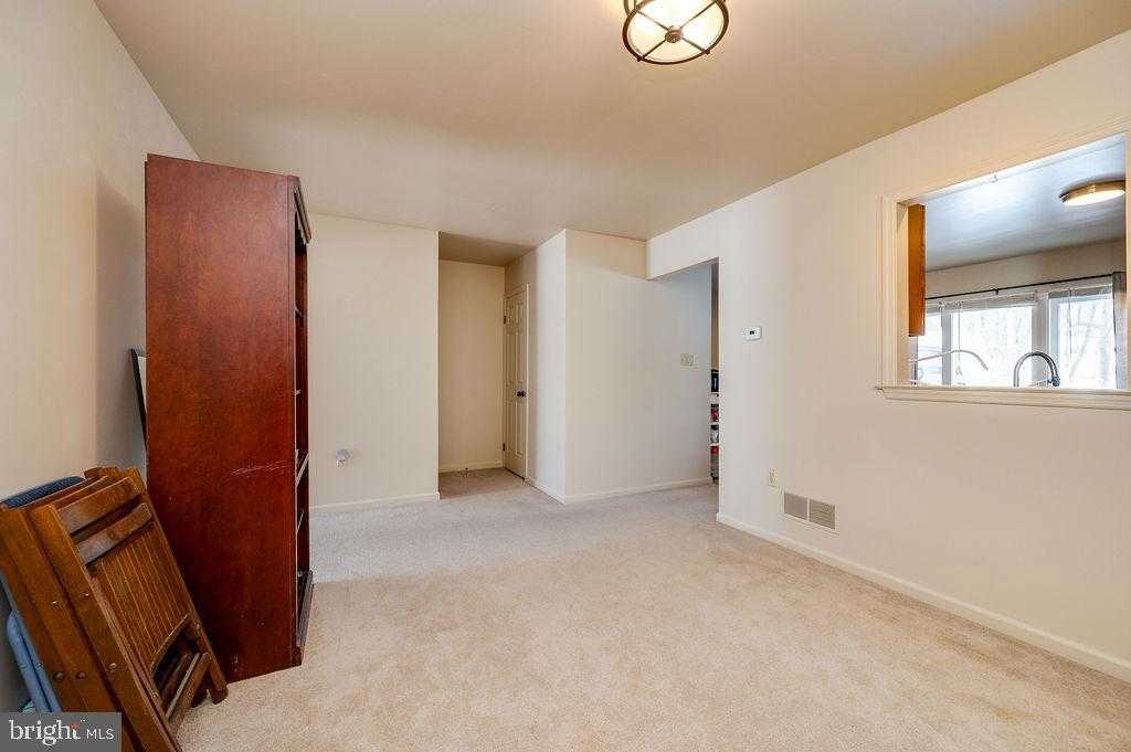 71 Winchester CT photo 8