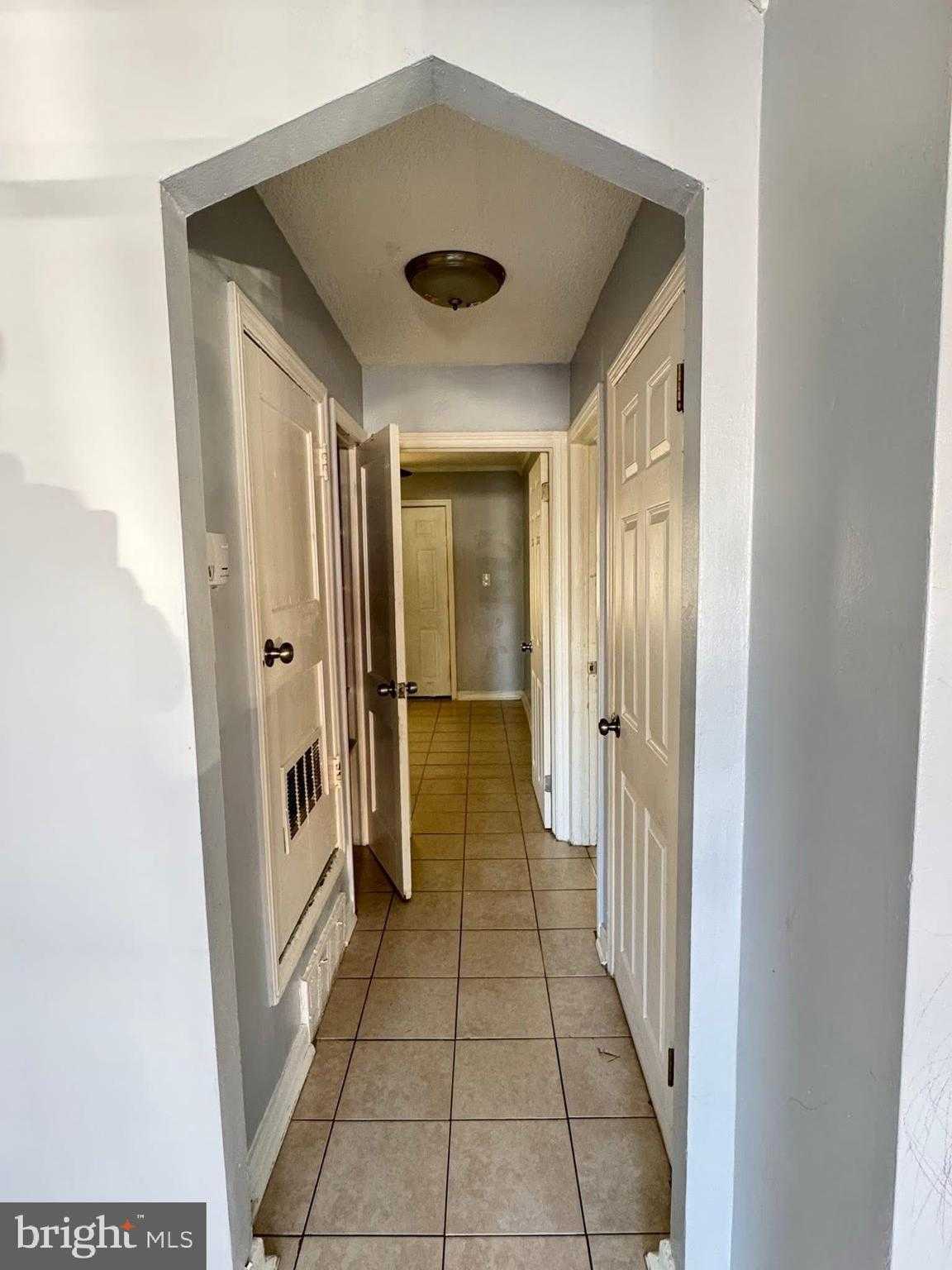 2130 E Cheltenham Ave photo 2