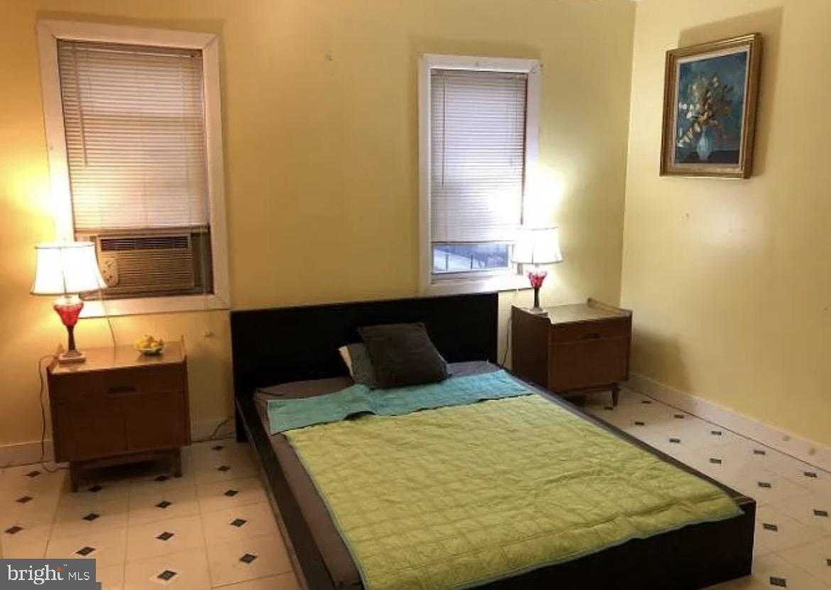 2070 E Somerset St photo 15