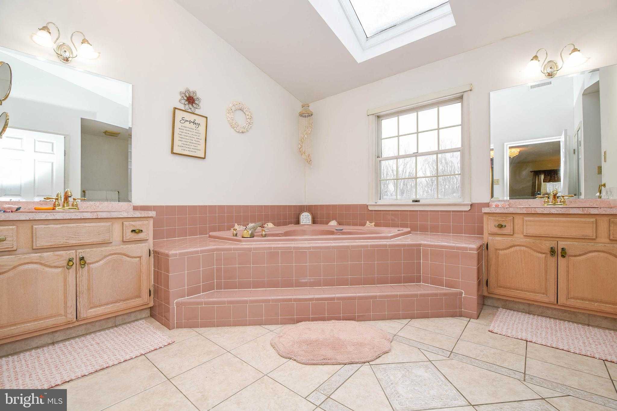 911 Seybert St photo 39