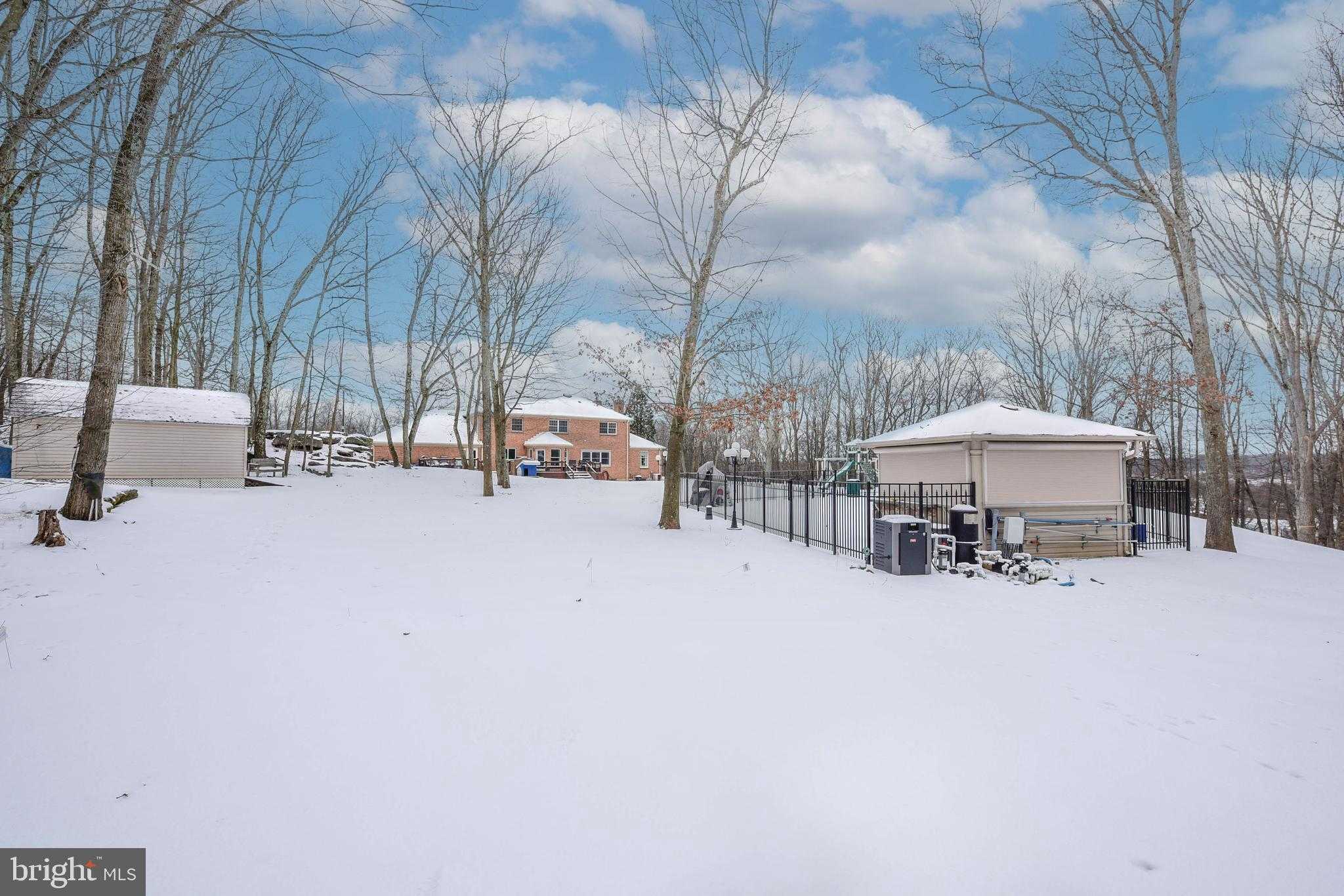 911 Seybert St photo 73