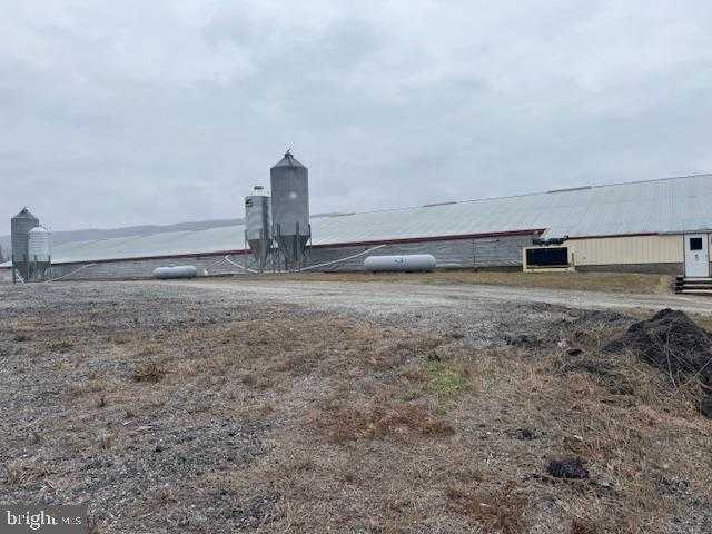 18104 Stone Bridge Rd photo 2